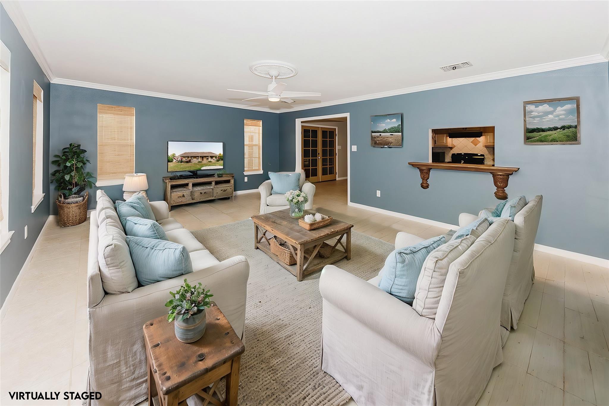 139 Village Forest Dr, Smithville, TX 78957