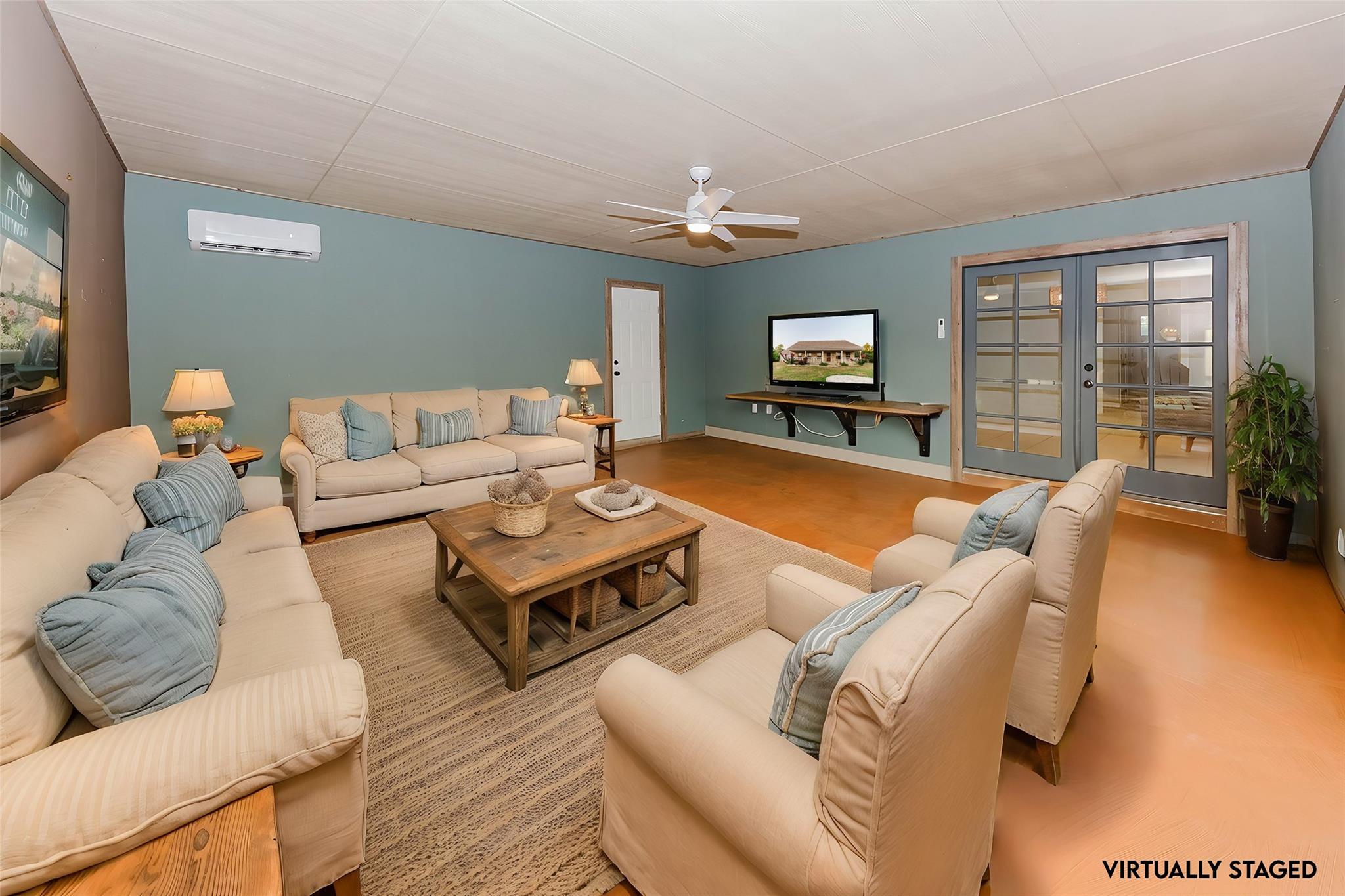 139 Village Forest Dr, Smithville, TX 78957