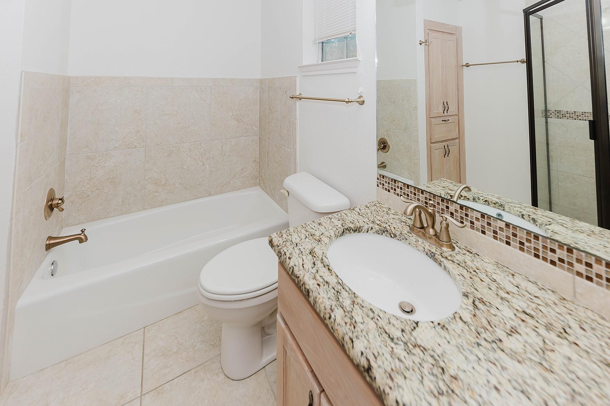 139 Village Forest Dr, Smithville, TX 78957