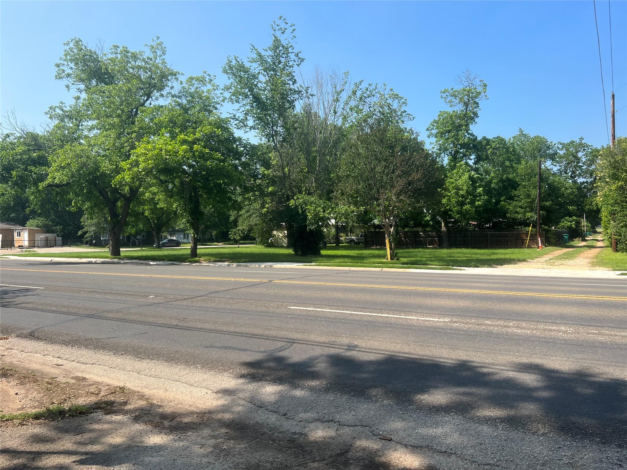 300 Turney St, Smithville, TX 78957