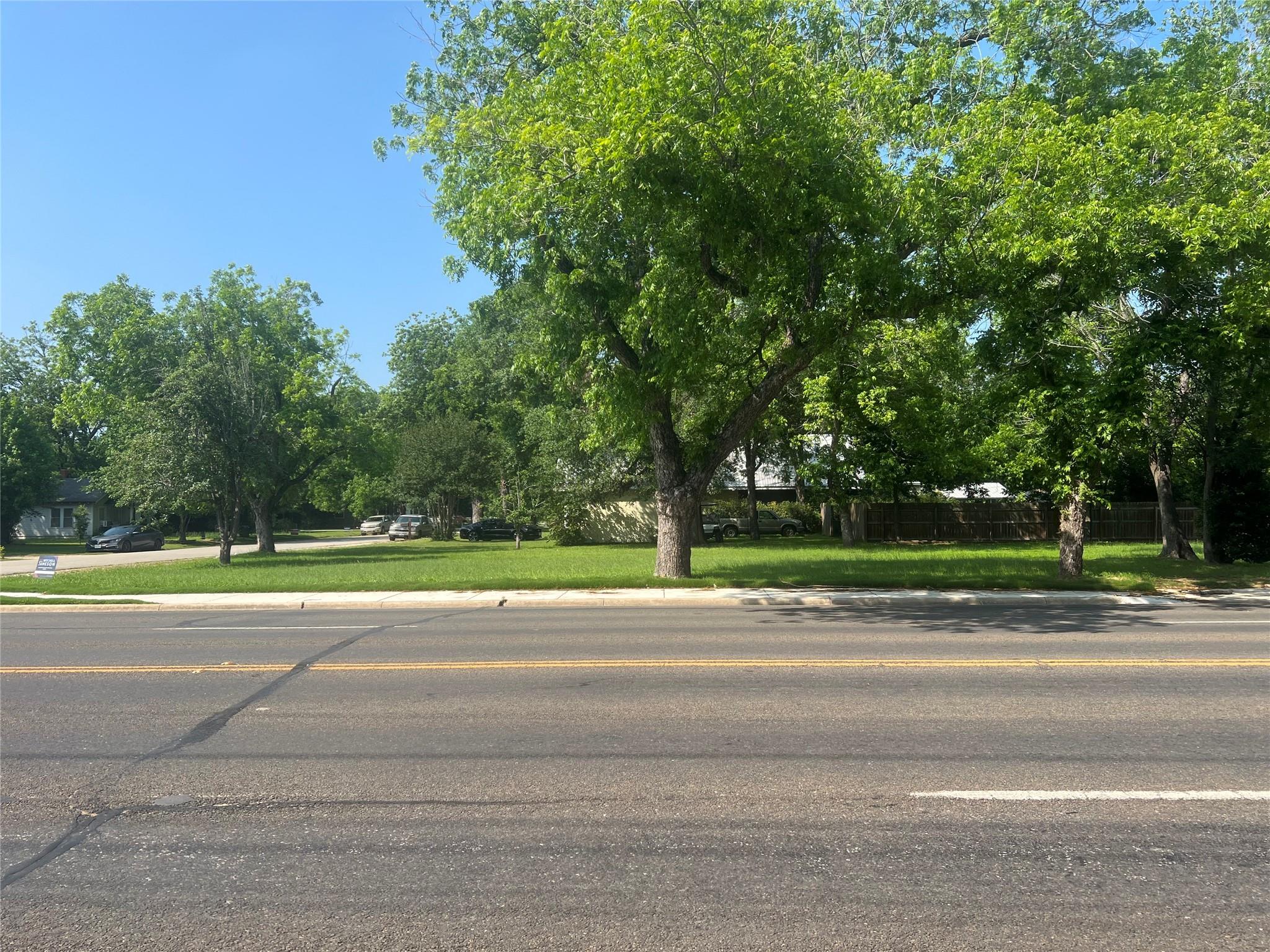 300 Turney St, Smithville, TX 78957