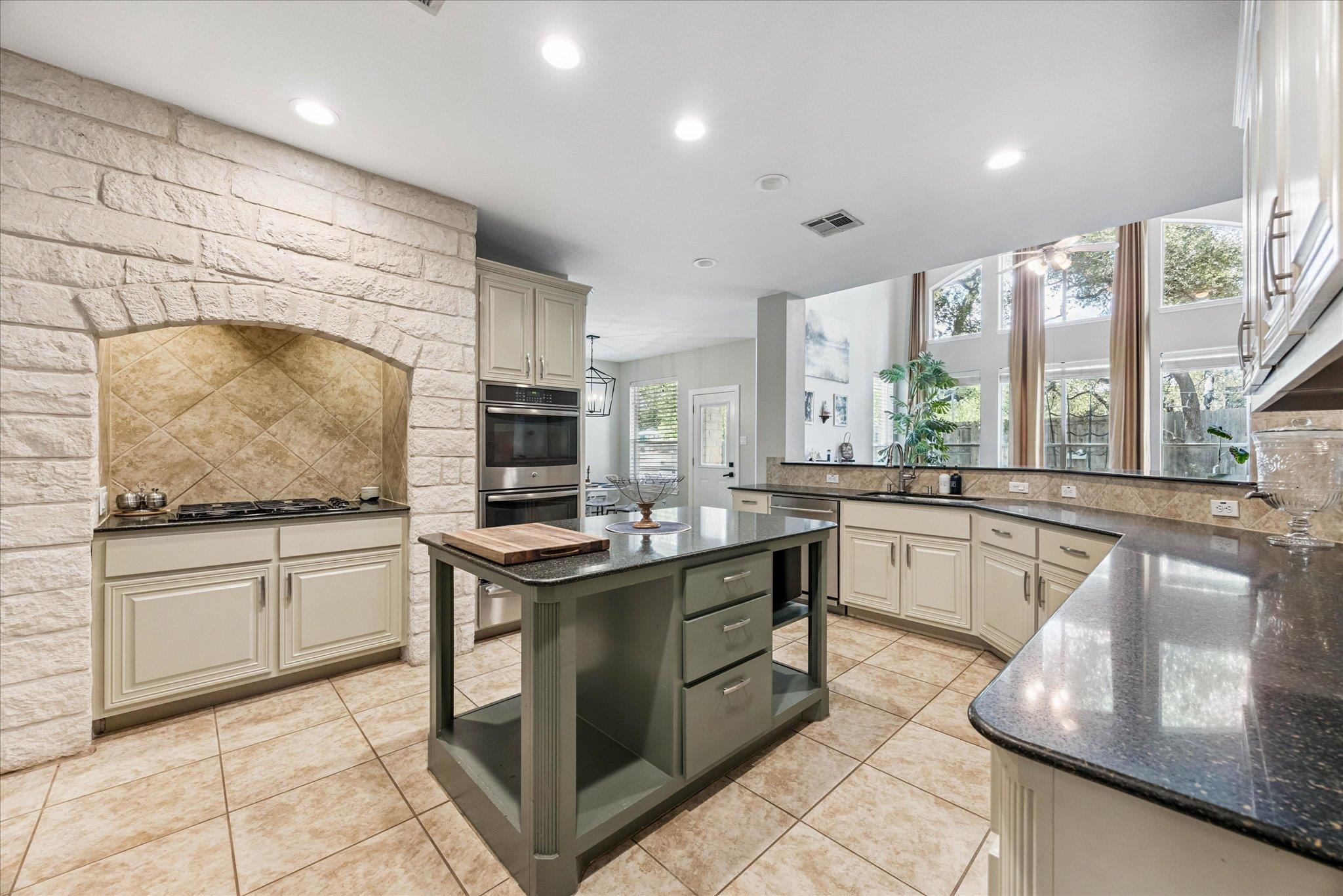 6817 Blissfield Dr, Austin, TX 78739