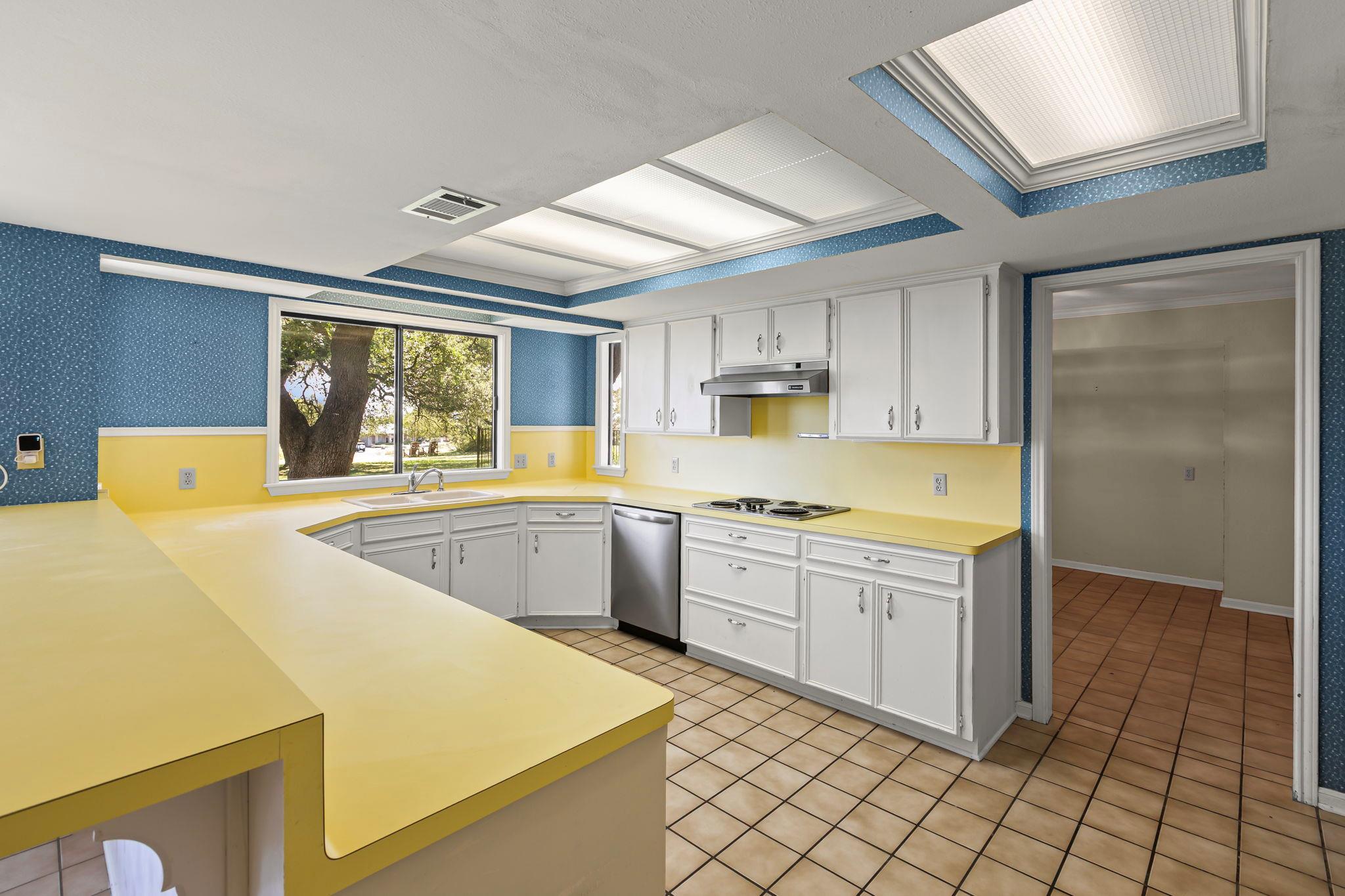 415 Dasher Dr, Lakeway, TX 78734