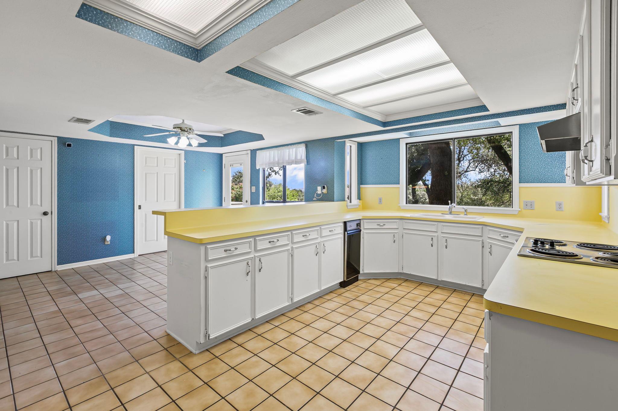 415 Dasher Dr, Lakeway, TX 78734