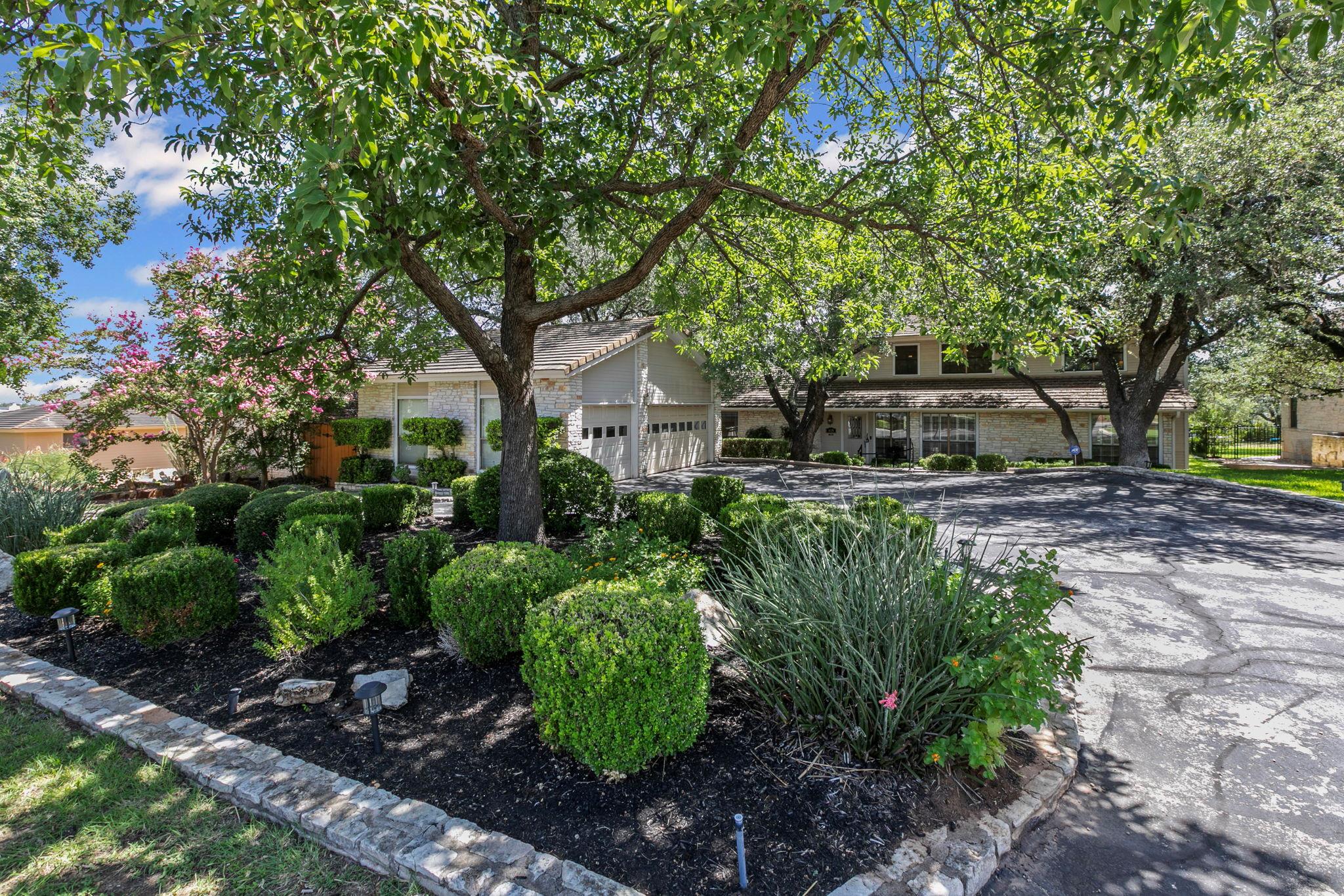 415 Dasher Dr, Lakeway, TX 78734