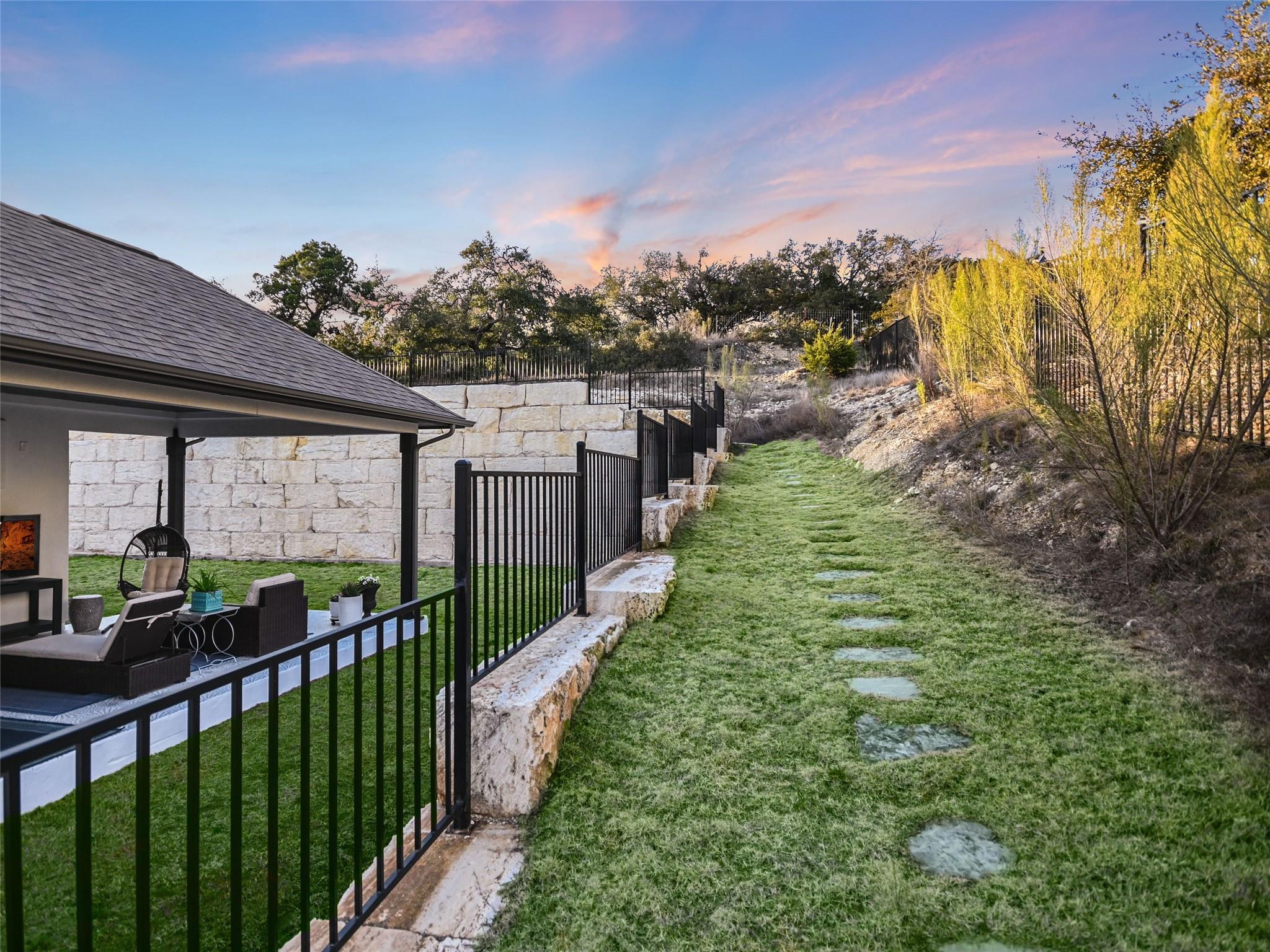 308 Lodestone Ln, Austin, TX 78738