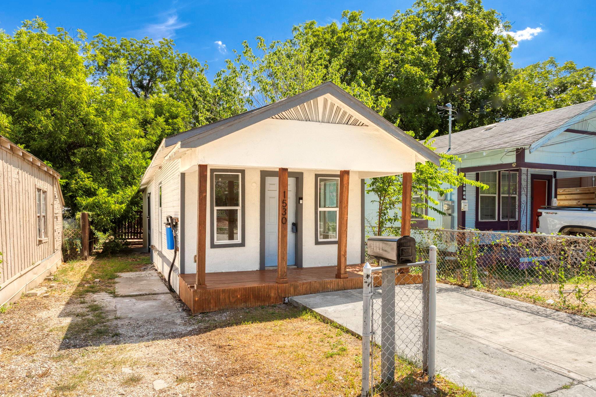 1530 E Crockett St, San Antonio, TX 78202