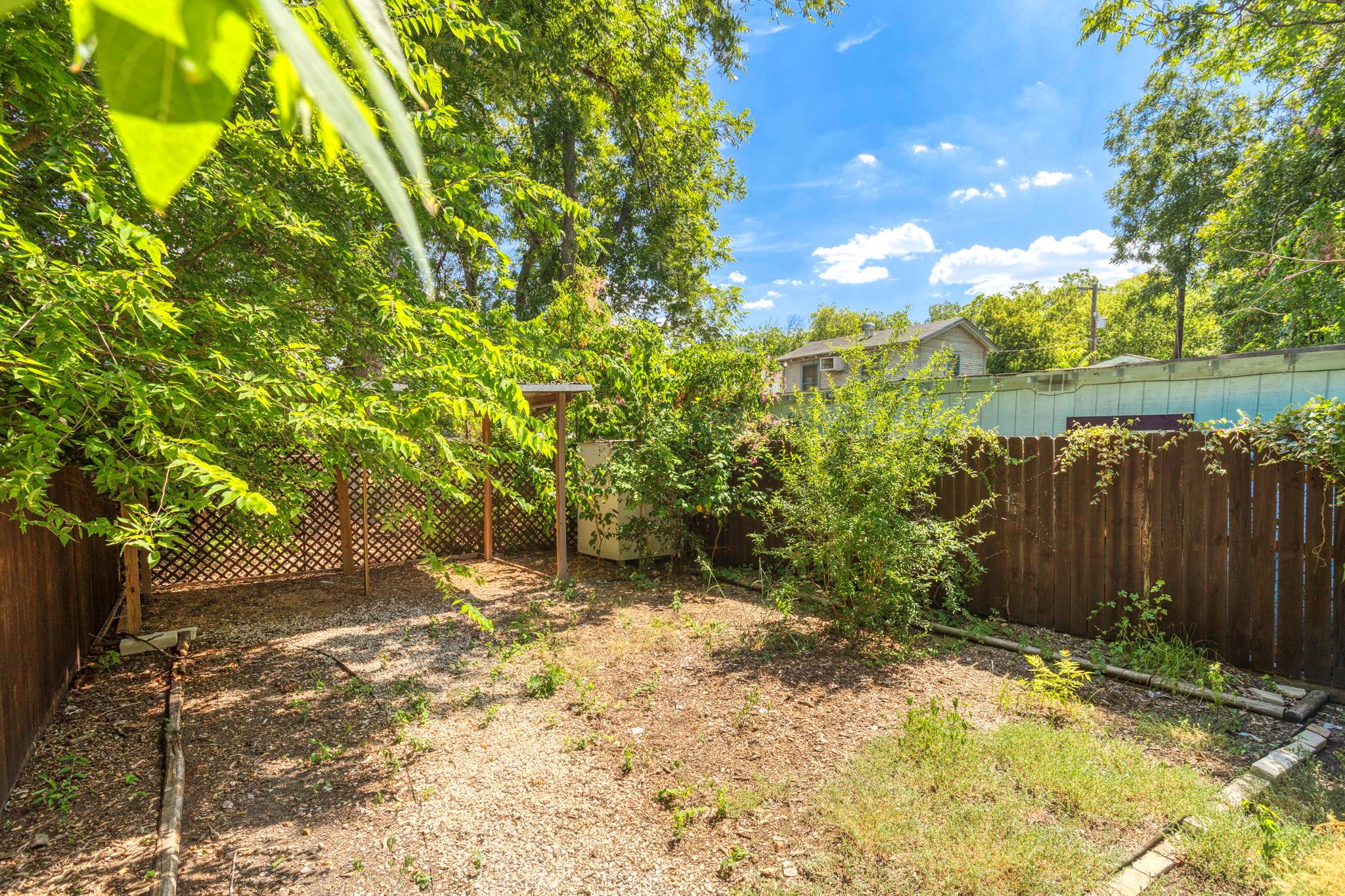 1530 E Crockett St, San Antonio, TX 78202