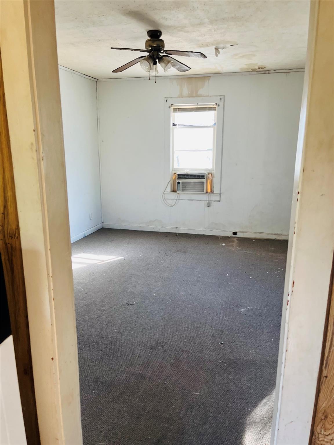 106 N Pear St, Rockdale, TX 76567