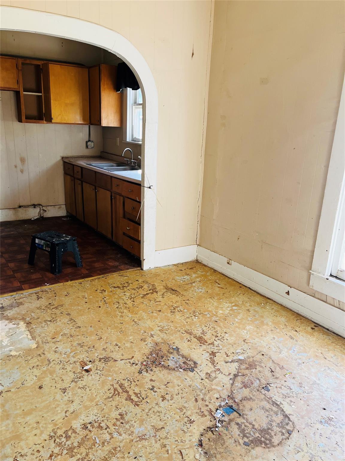 106 N Pear St, Rockdale, TX 76567