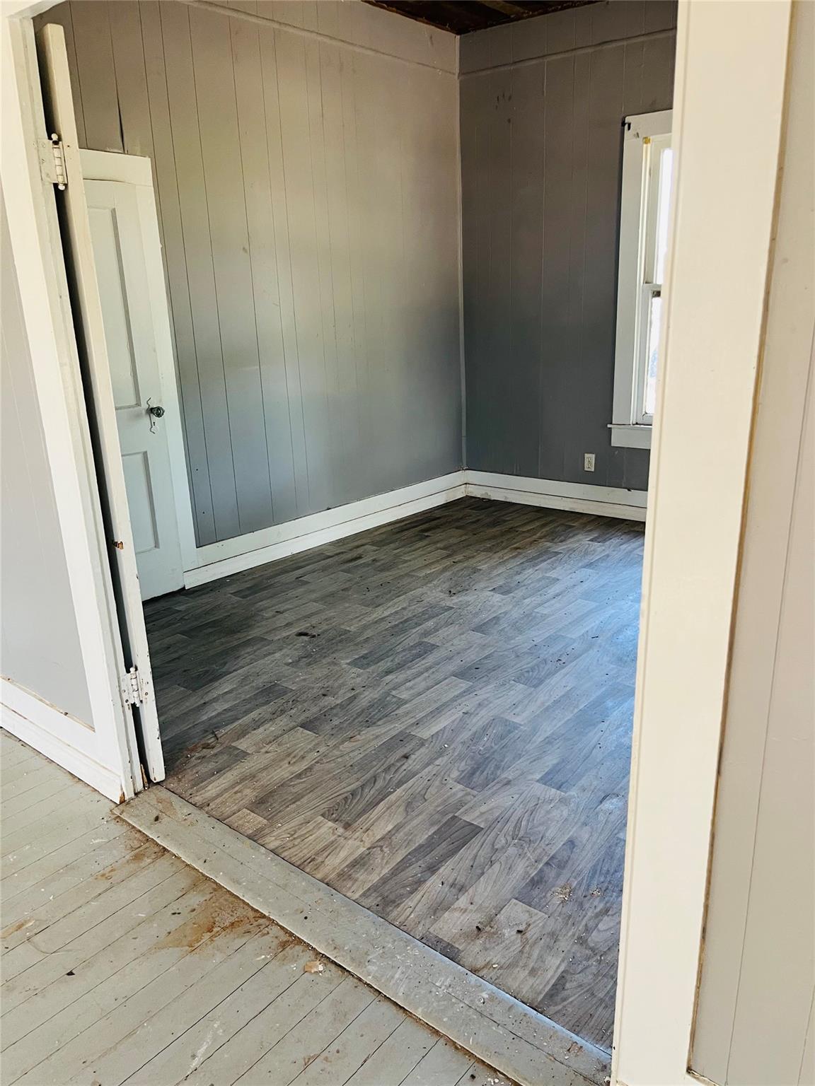 106 N Pear St, Rockdale, TX 76567