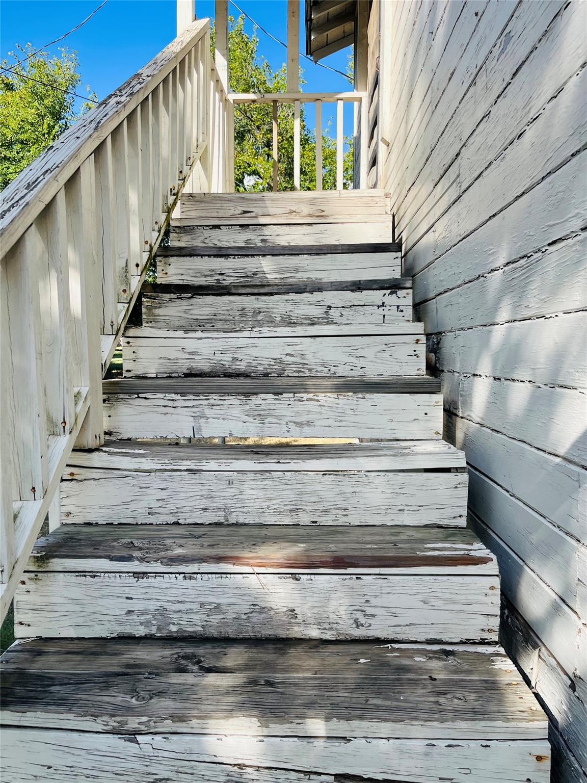 106 N Pear St, Rockdale, TX 76567