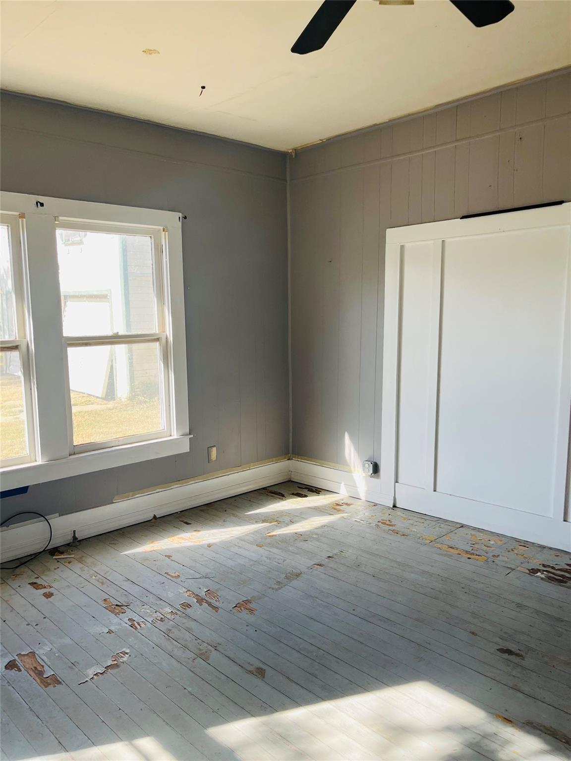 106 N Pear St, Rockdale, TX 76567