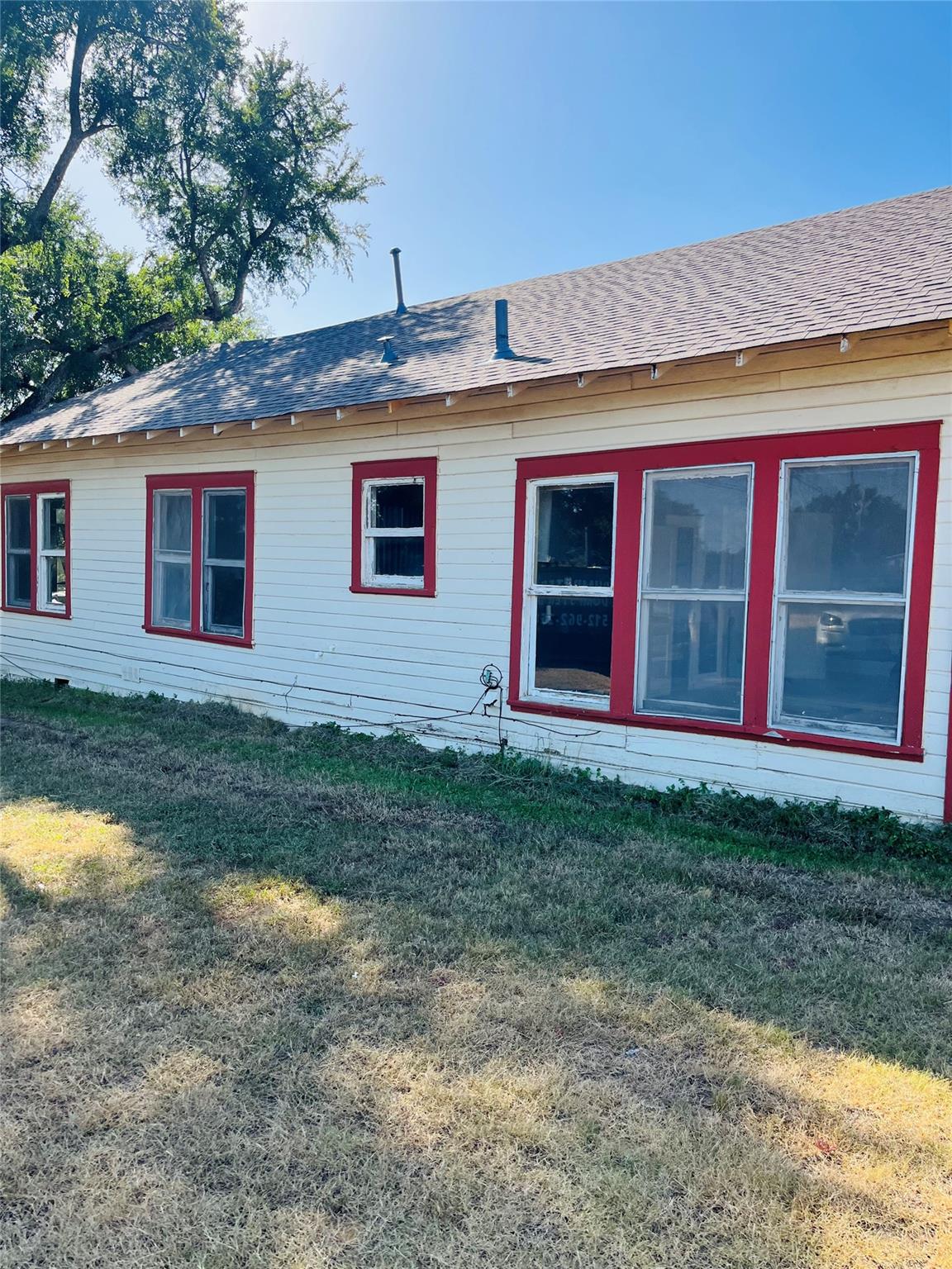 106 N Pear St, Rockdale, TX 76567