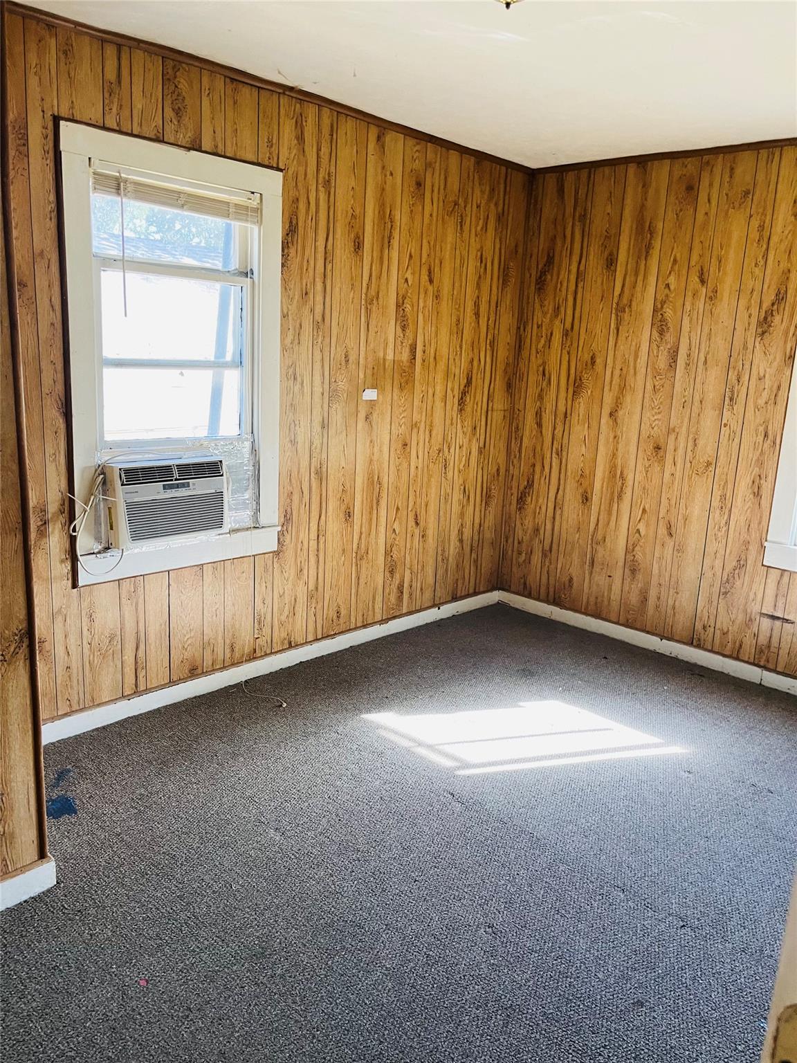 106 N Pear St, Rockdale, TX 76567