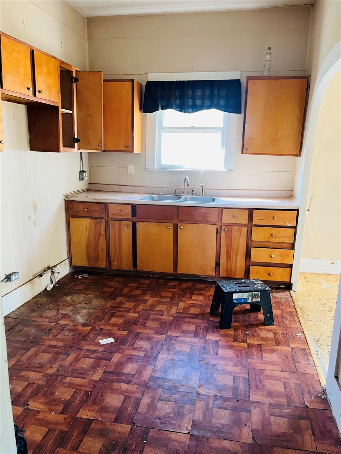 106 N Pear St, Rockdale, TX 76567