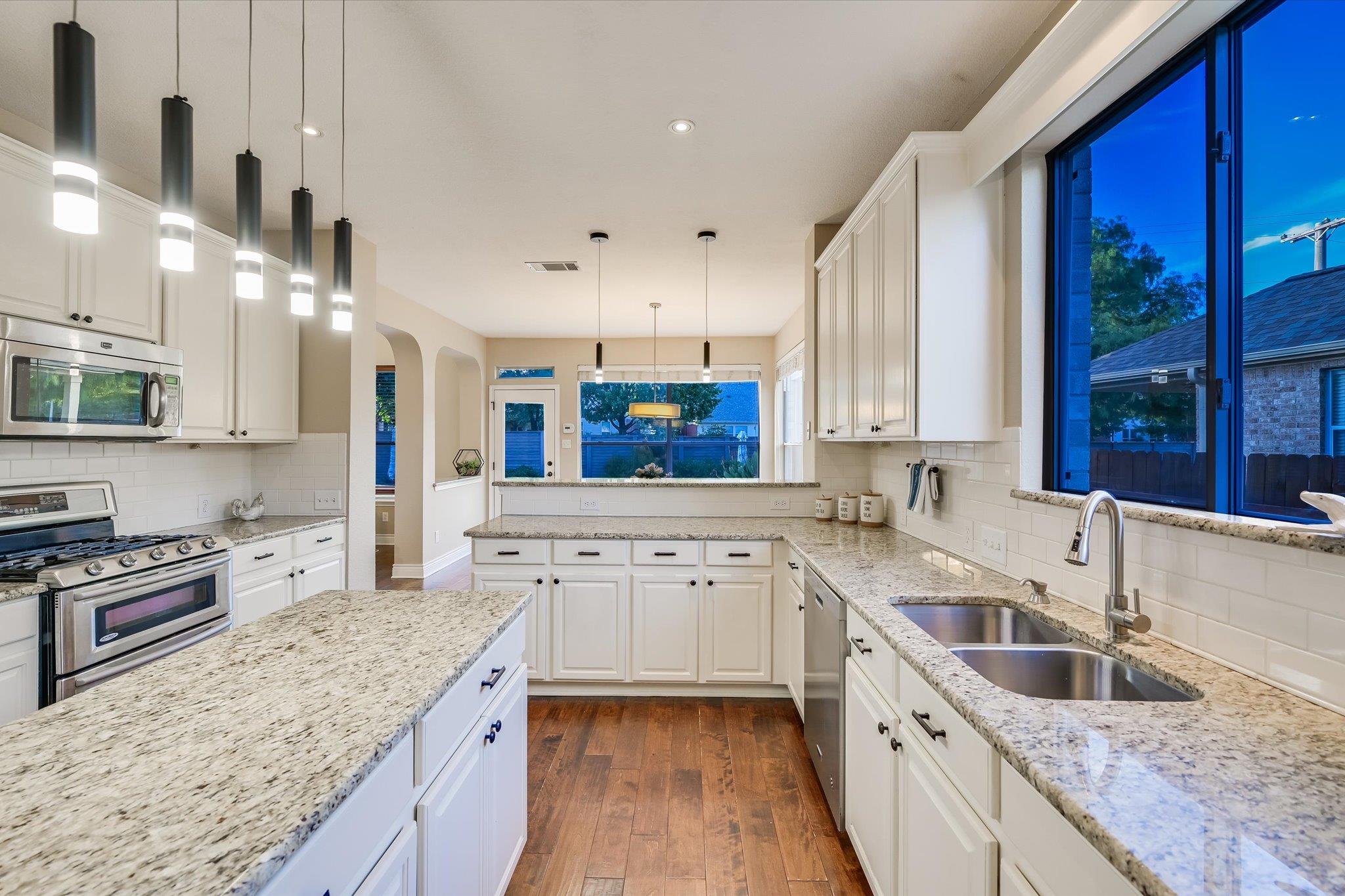 7018 Avignon Dr, Round Rock, TX 78681