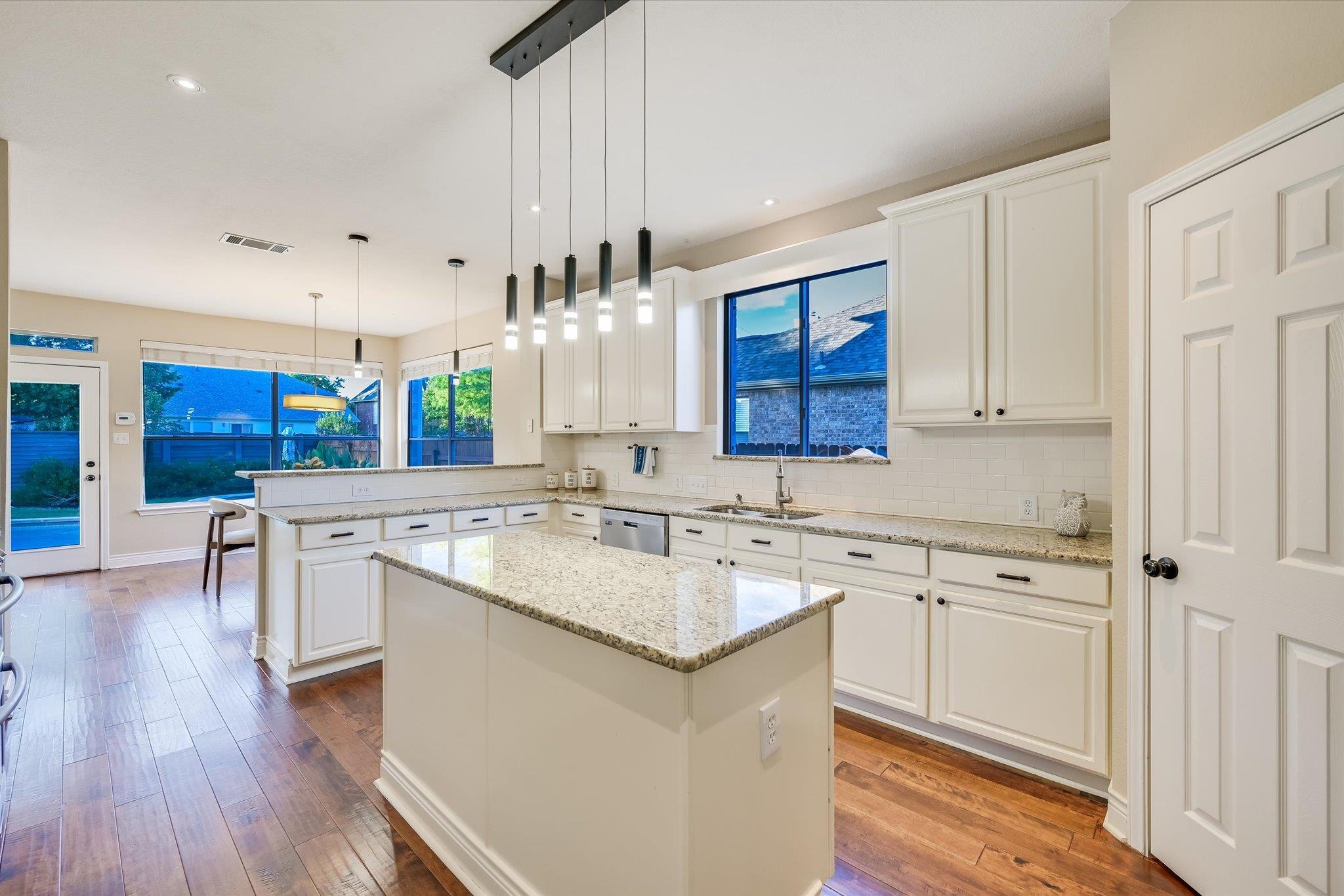 7018 Avignon Dr, Round Rock, TX 78681