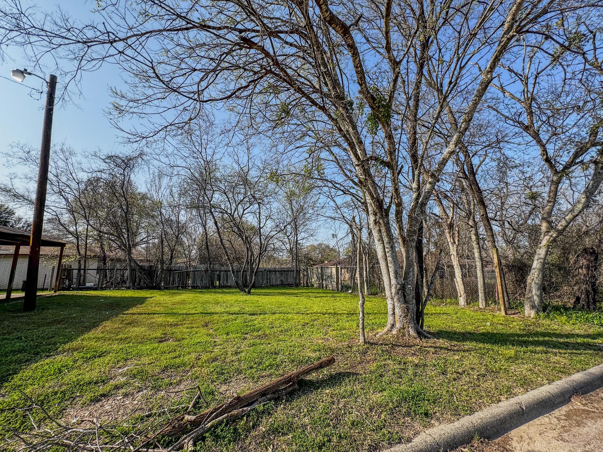 1000 W 17th St, Bryan, TX 77803