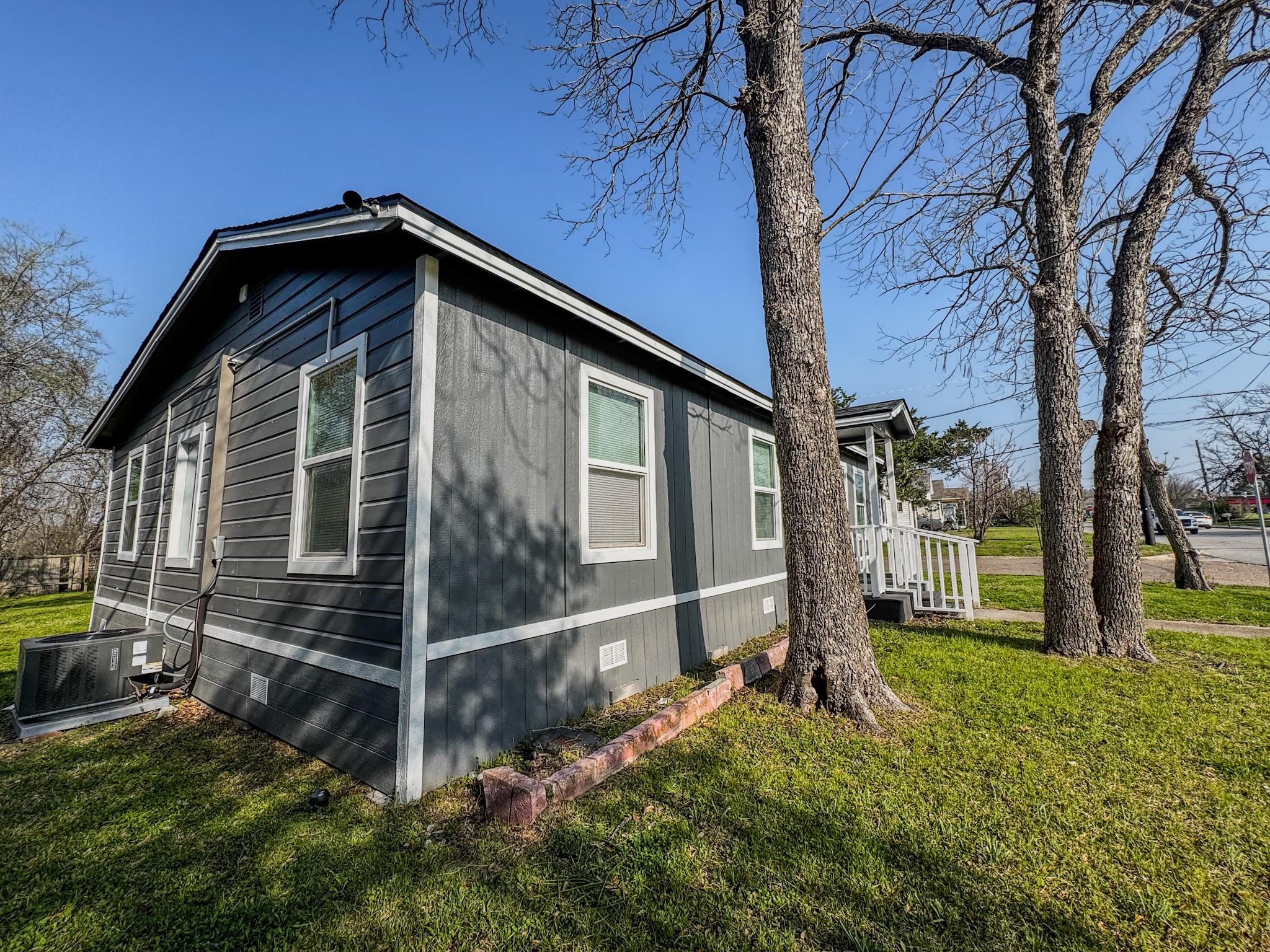 1000 W 17th St, Bryan, TX 77803