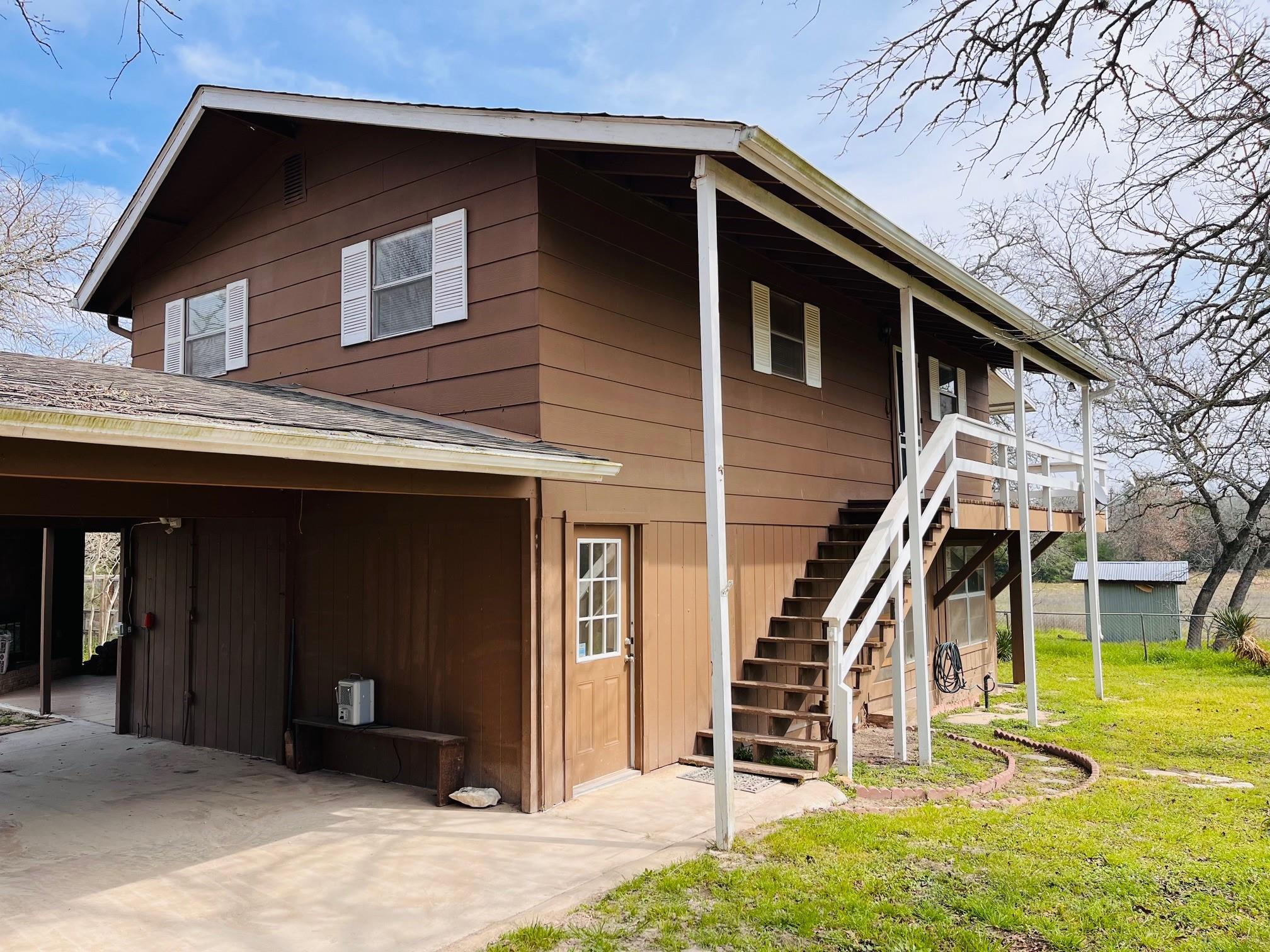 330 Redtop Ln, Red Rock, TX 78662