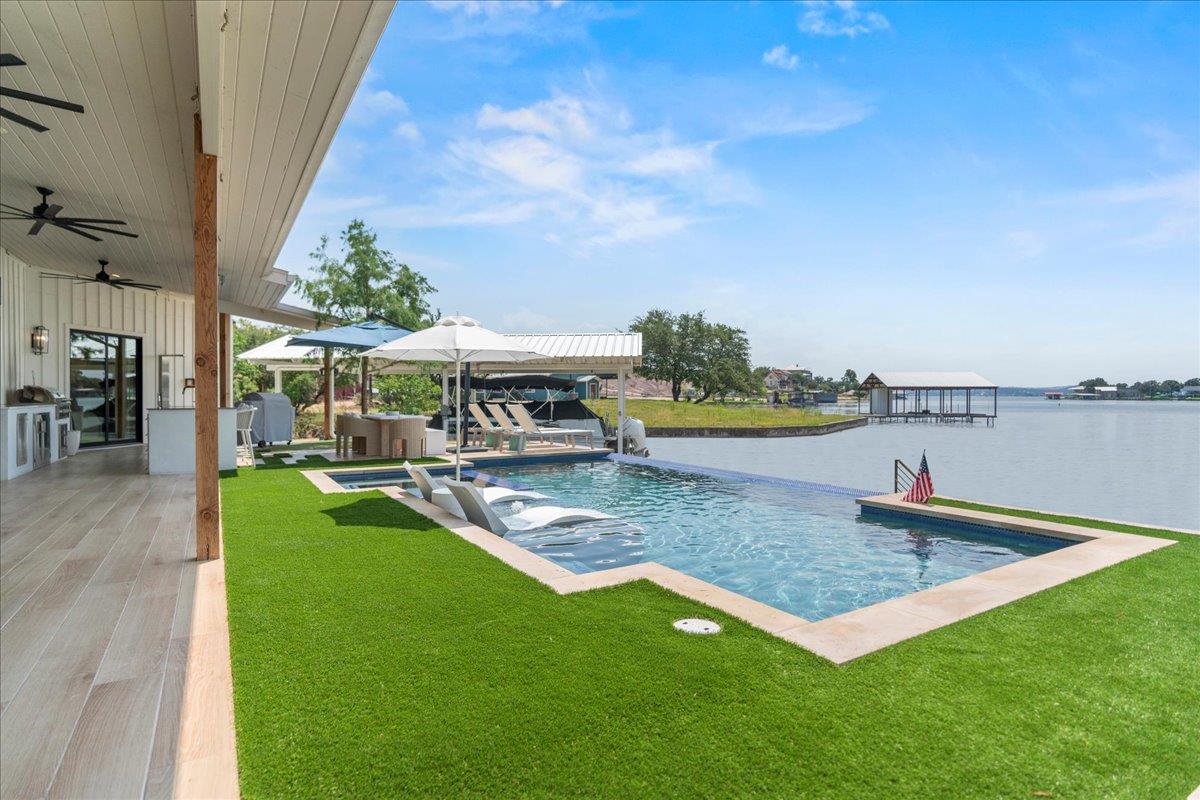 703 Woodland Hills Dr, Granite Shoals, TX 78654