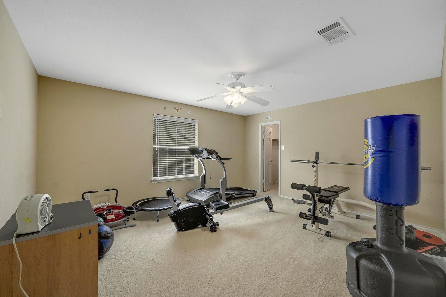 118 Floating Leaf Dr, Hutto, TX 78634