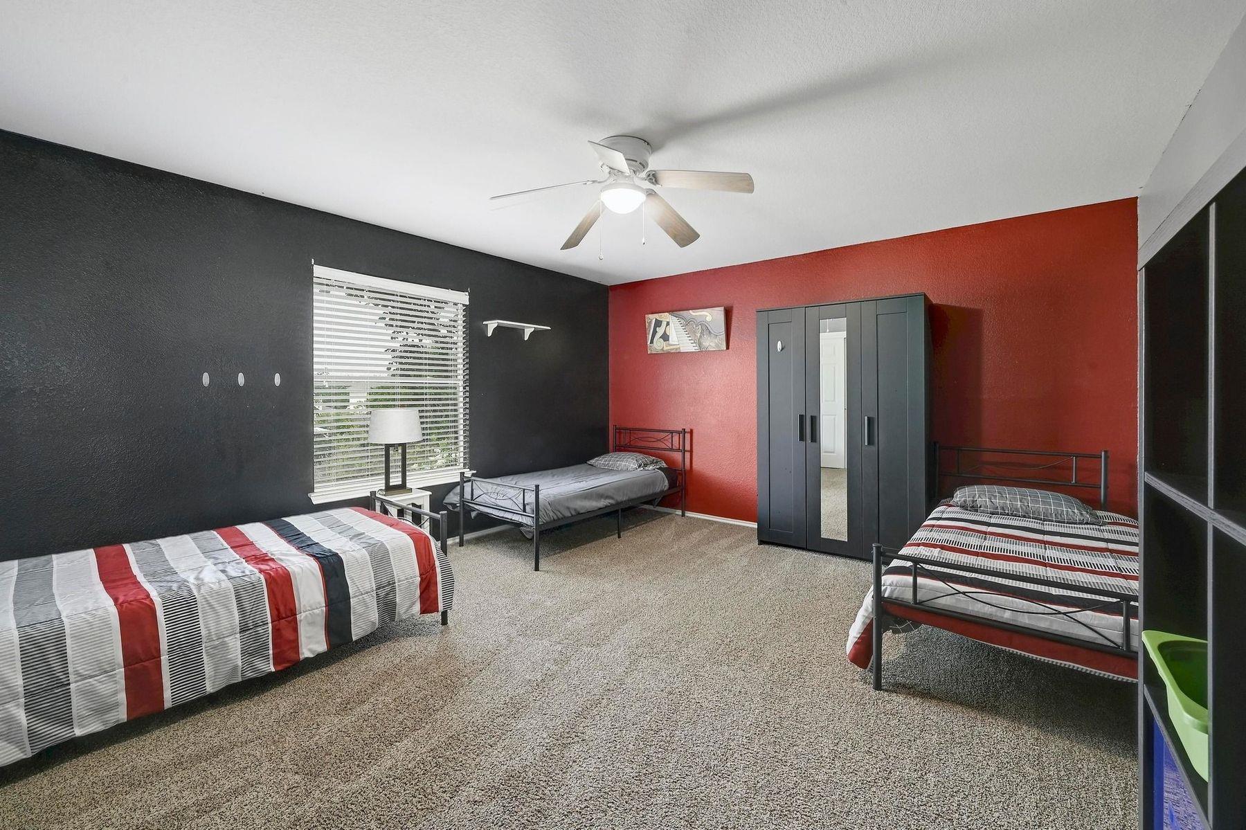 118 Floating Leaf Dr, Hutto, TX 78634