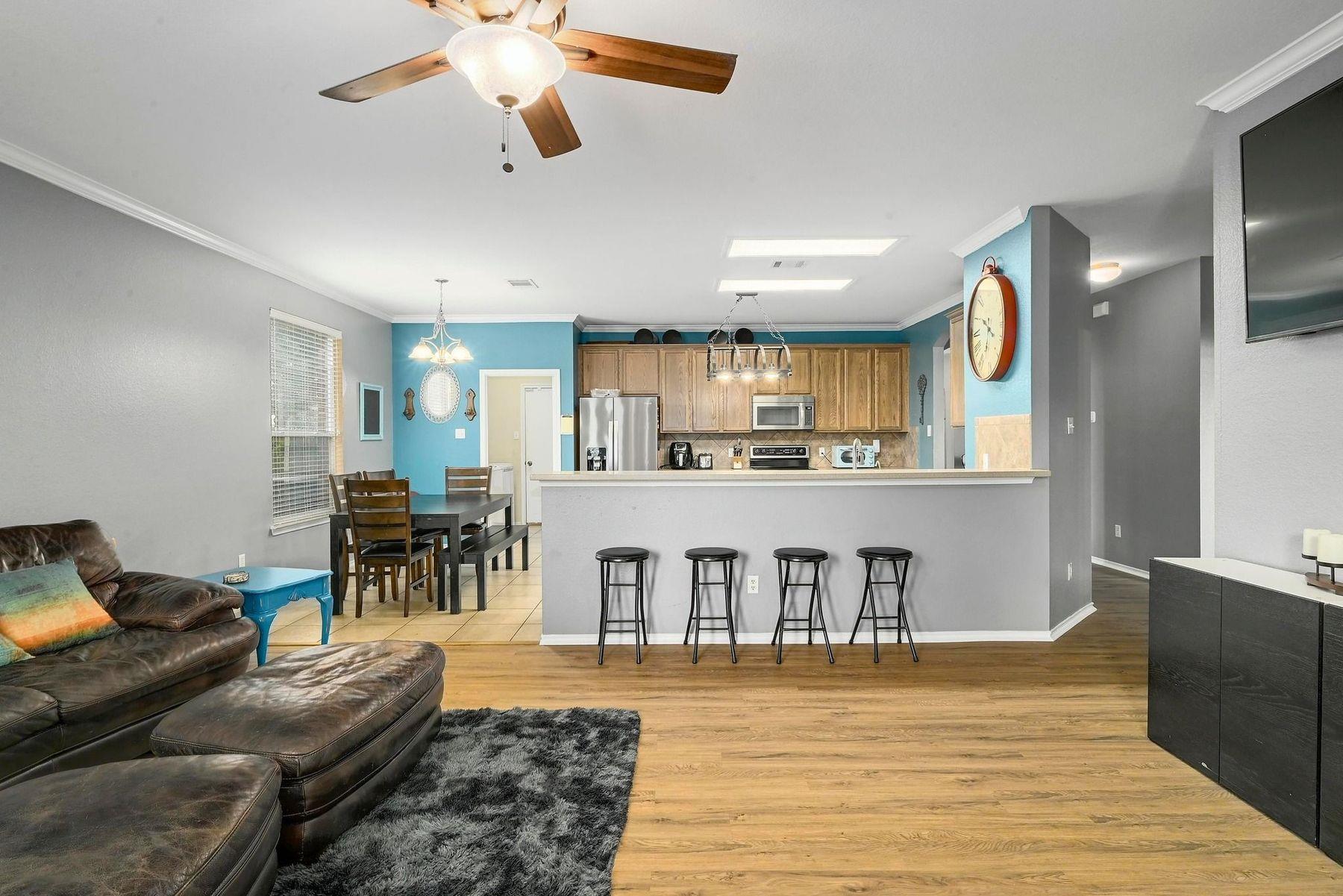 118 Floating Leaf Dr, Hutto, TX 78634