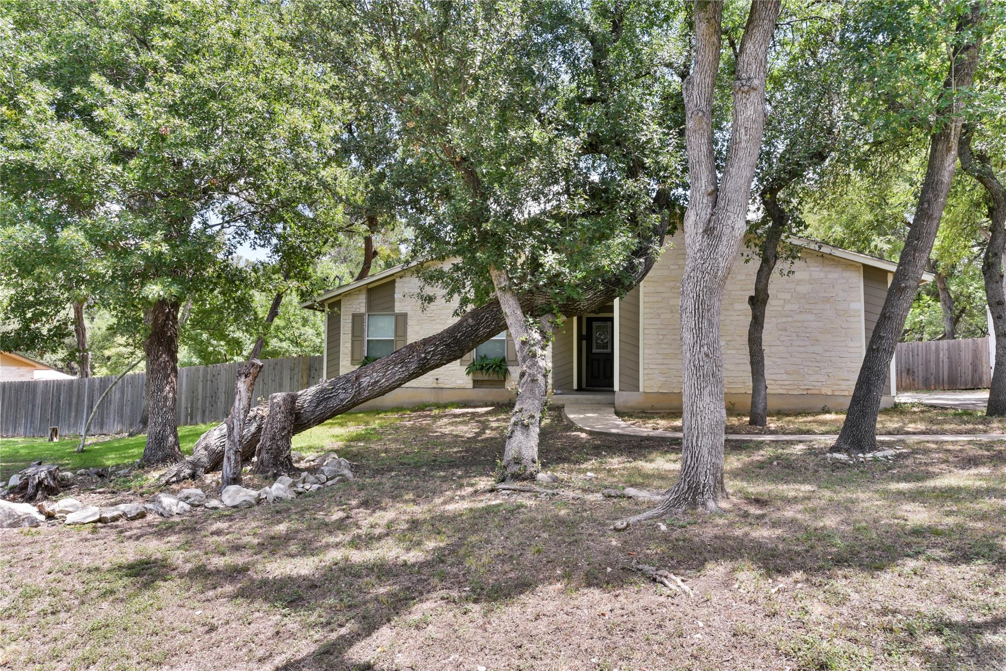 12607 Shady Acres Dr, Buda, TX 78610