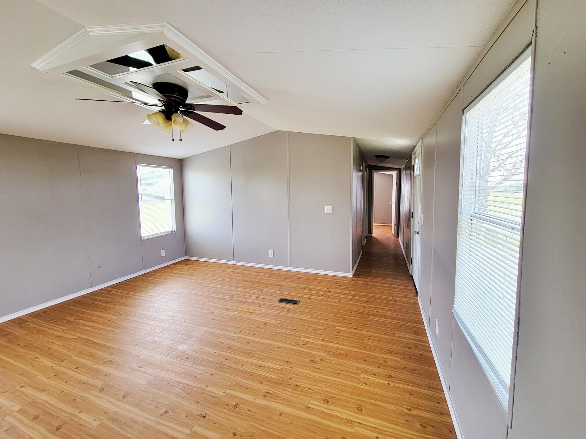 5213 Us Highway 90, Waelder, TX 78959