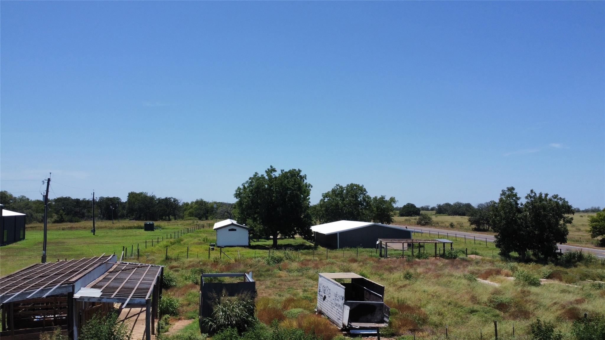 5213 Us Highway 90, Waelder, TX 78959