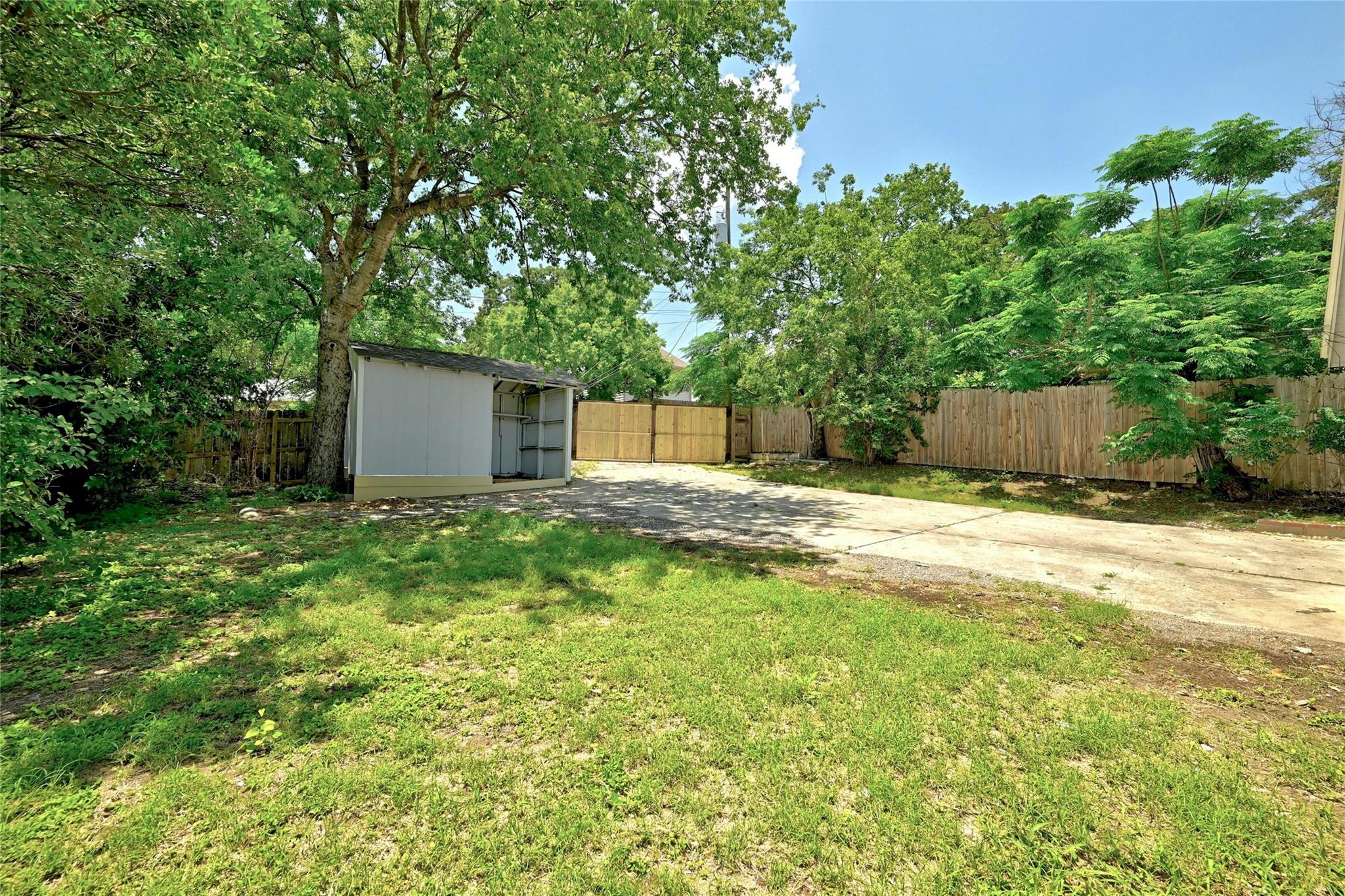 1200 Walnut Ave, Austin, TX 78702