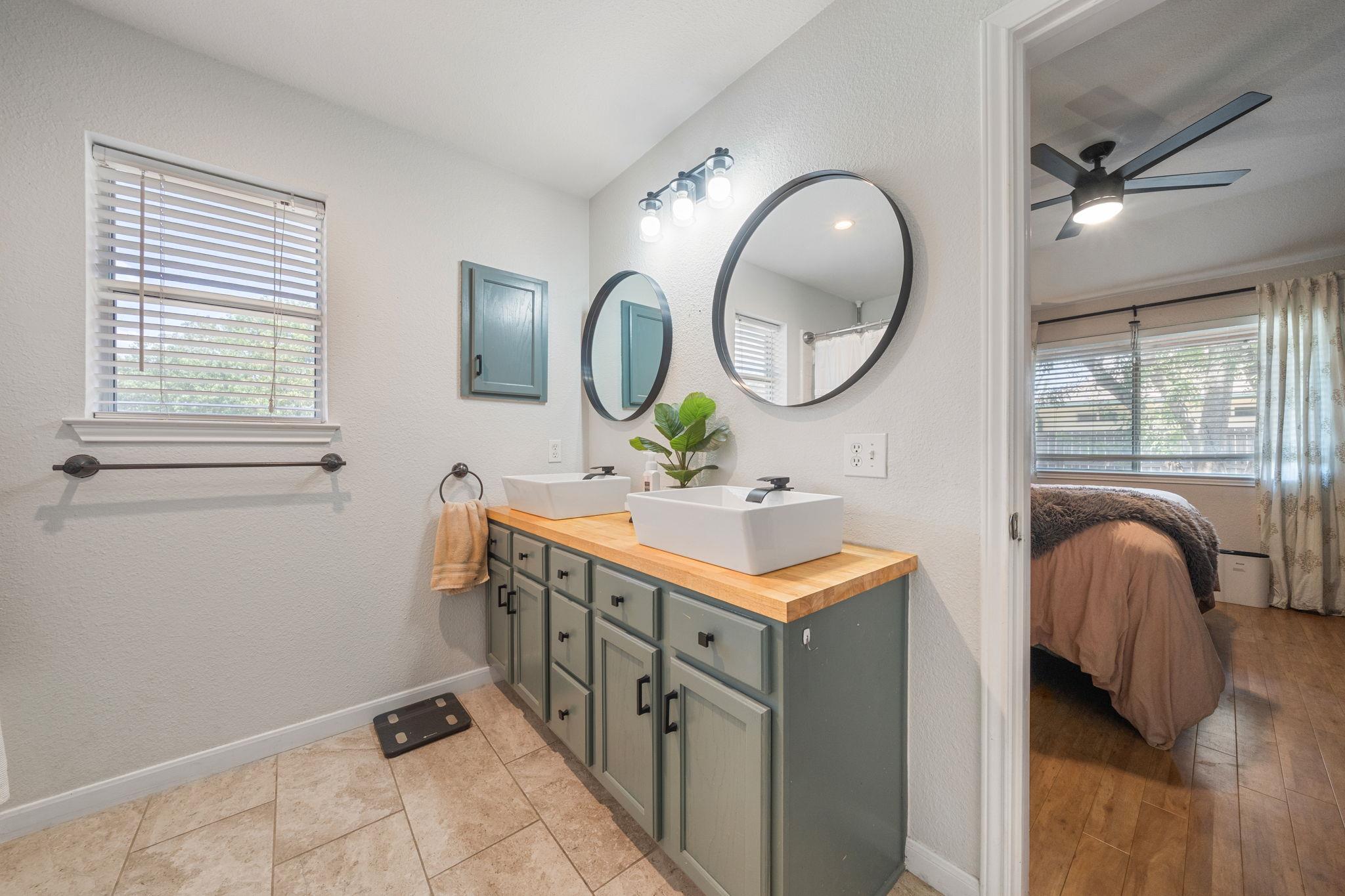 301 Zebra Dr, Kyle, TX 78640