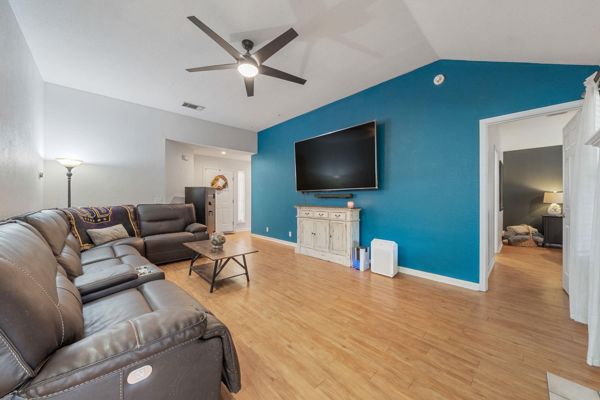 301 Zebra Dr, Kyle, TX 78640