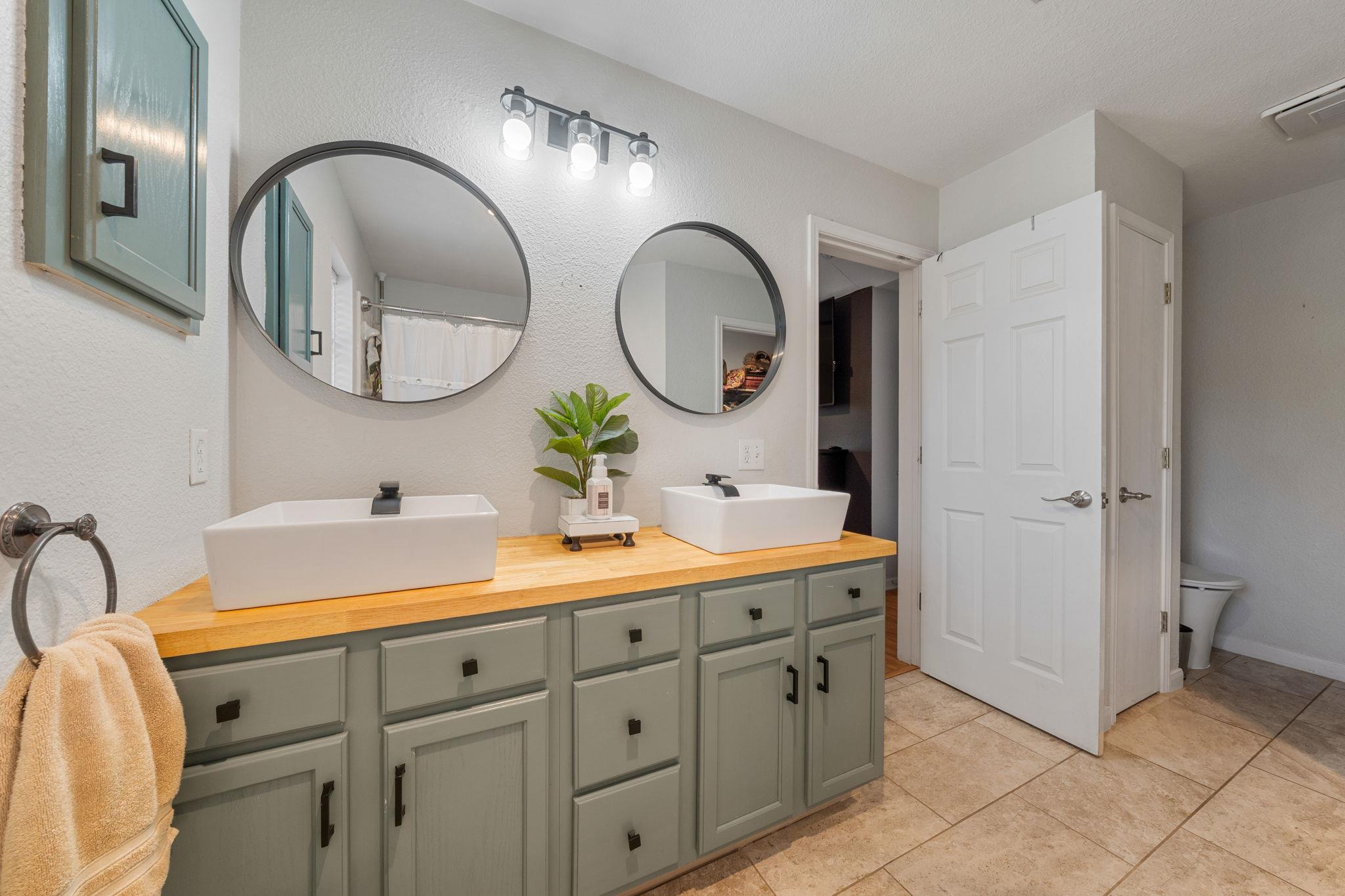 301 Zebra Dr, Kyle, TX 78640