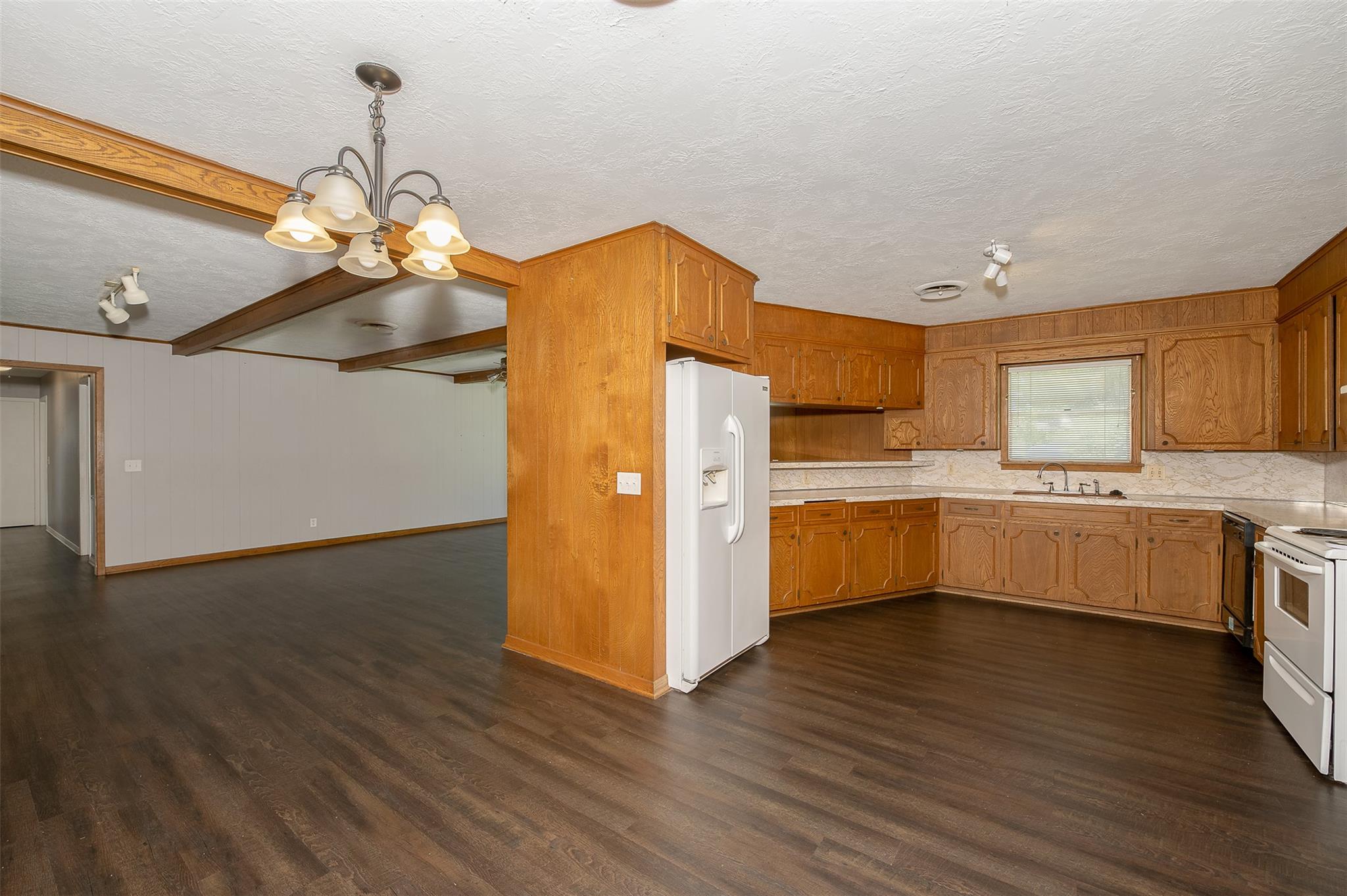 210 S Harvey Street, Caldwell, TX 77836
