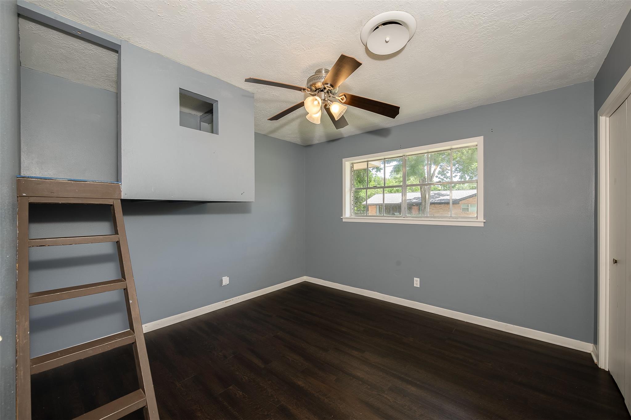 210 S Harvey Street, Caldwell, TX 77836