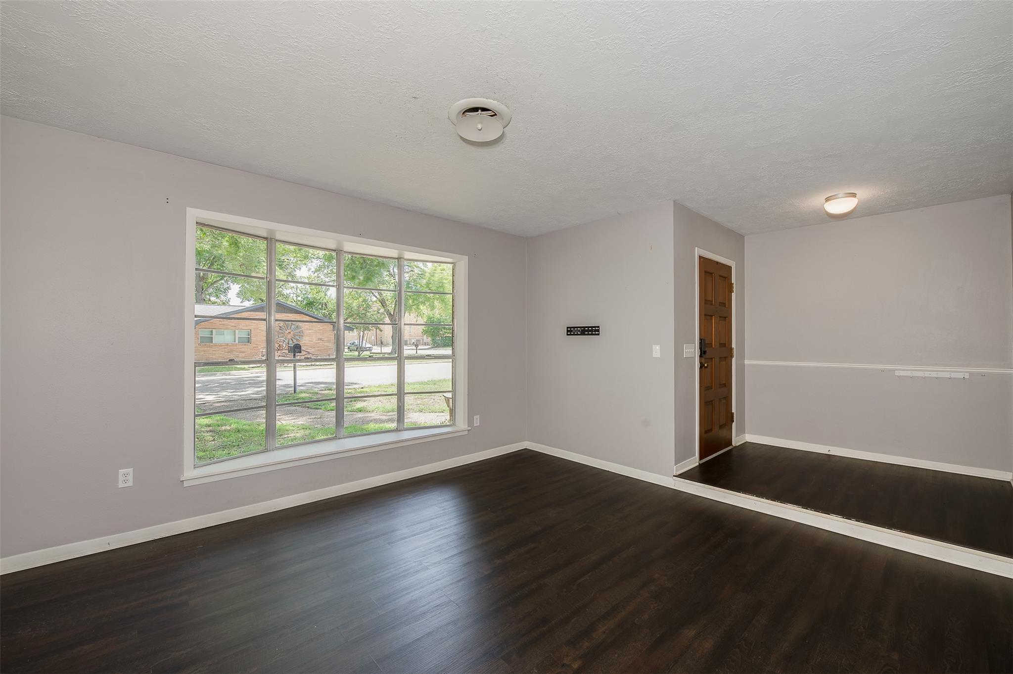 210 S Harvey Street, Caldwell, TX 77836
