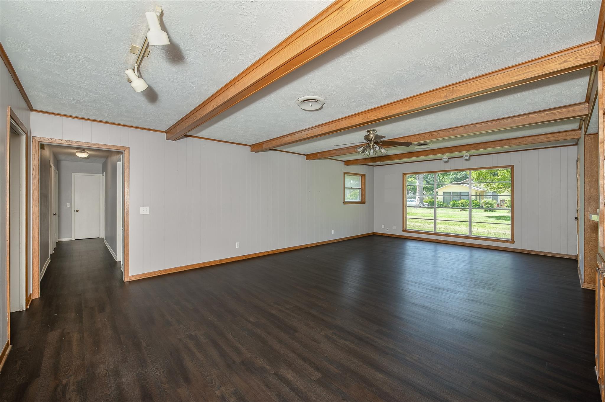 210 S Harvey Street, Caldwell, TX 77836