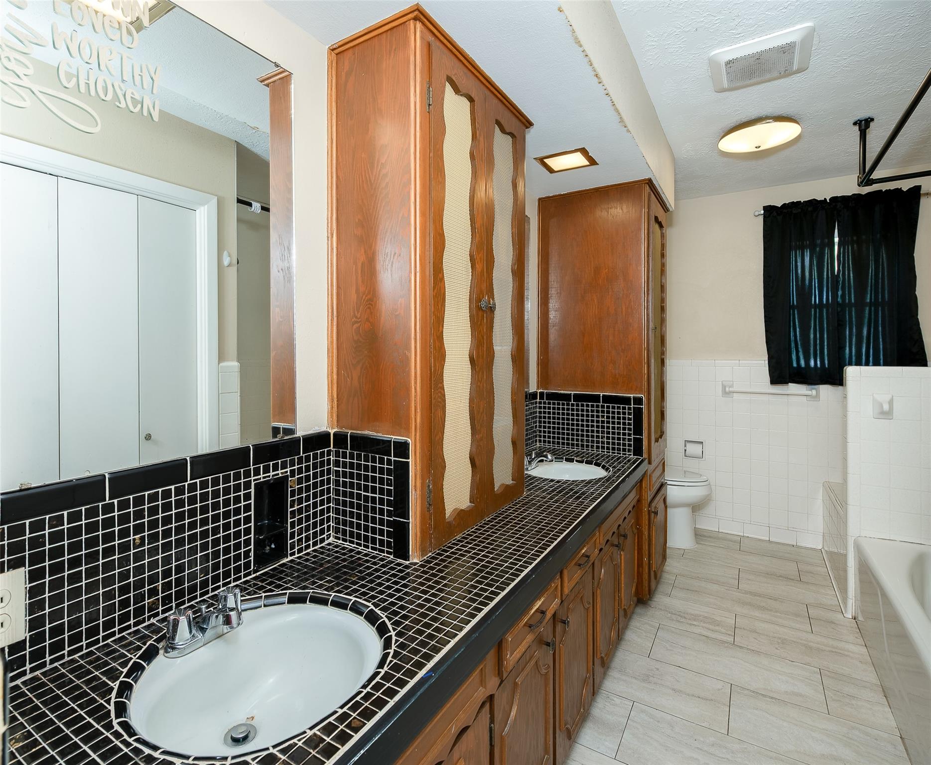 210 S Harvey Street, Caldwell, TX 77836
