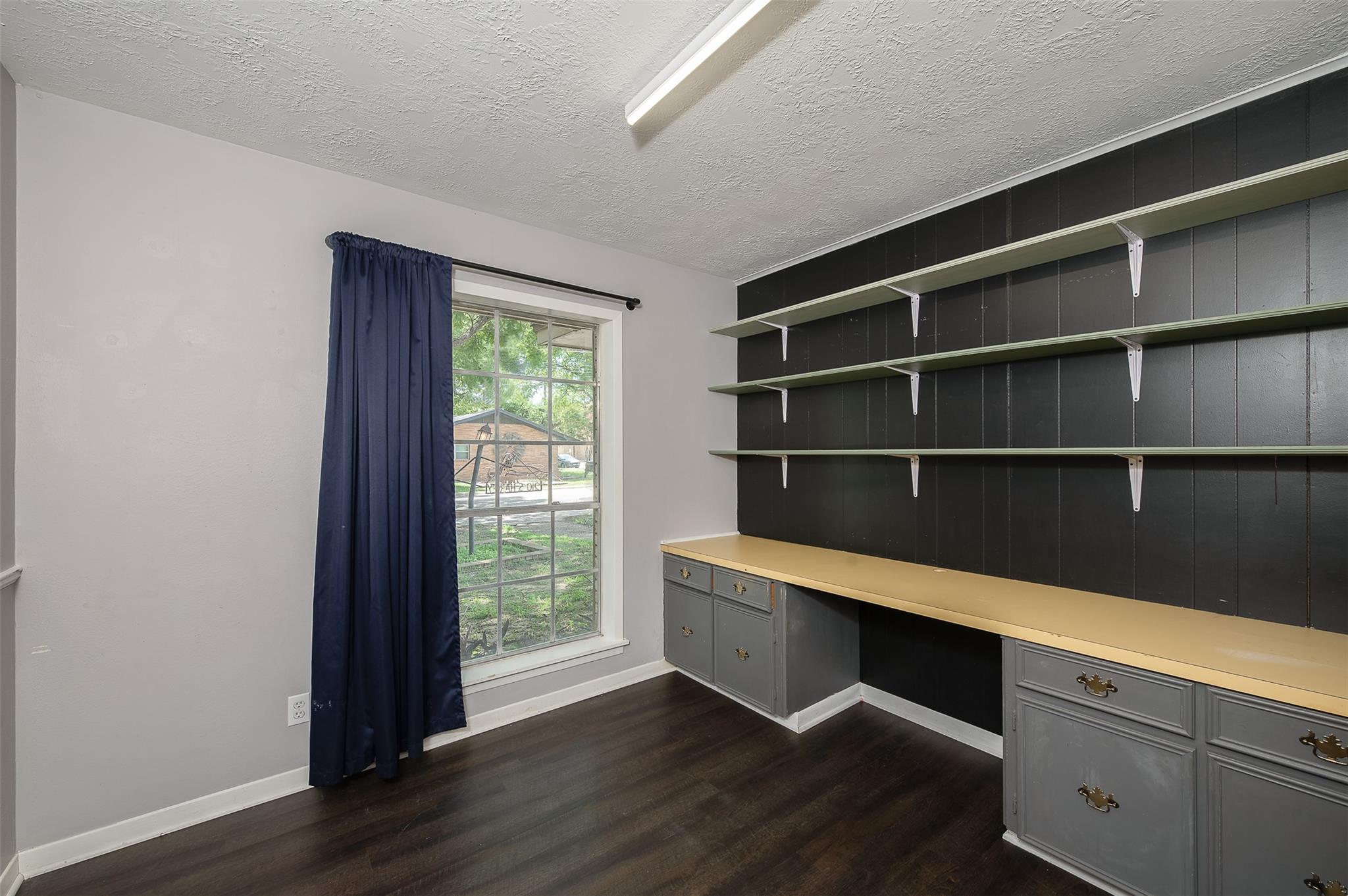 210 S Harvey Street, Caldwell, TX 77836