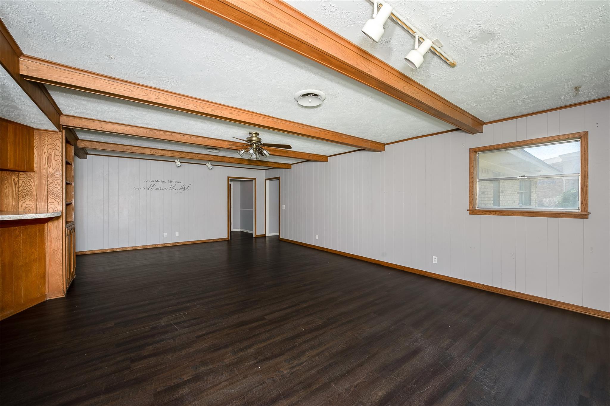 210 S Harvey Street, Caldwell, TX 77836