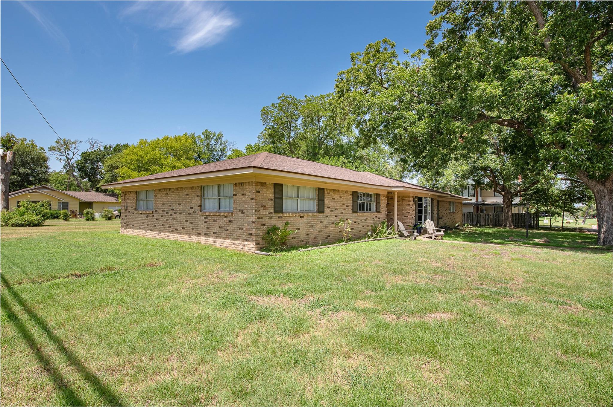 210 S Harvey Street, Caldwell, TX 77836