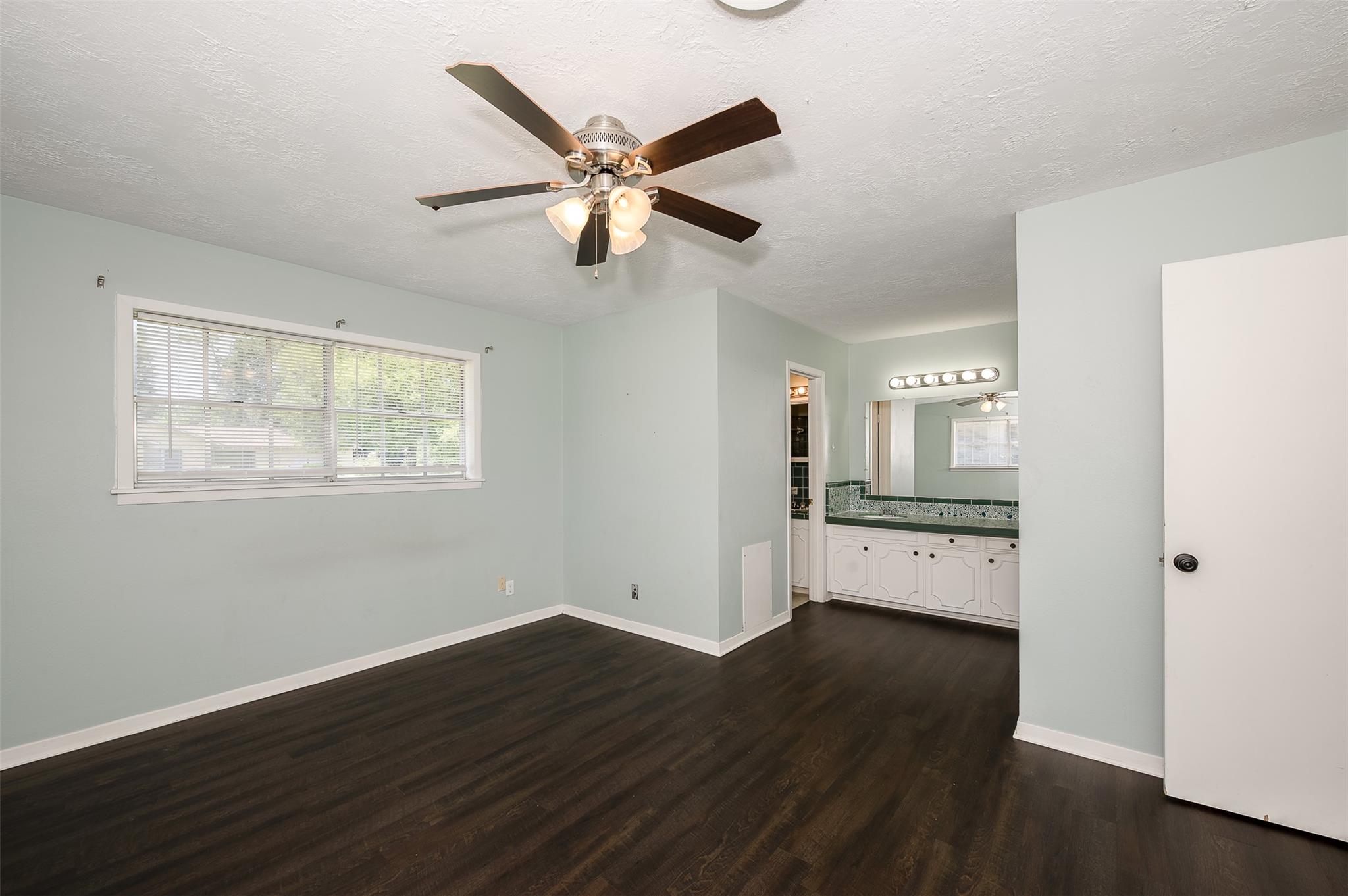 210 S Harvey Street, Caldwell, TX 77836