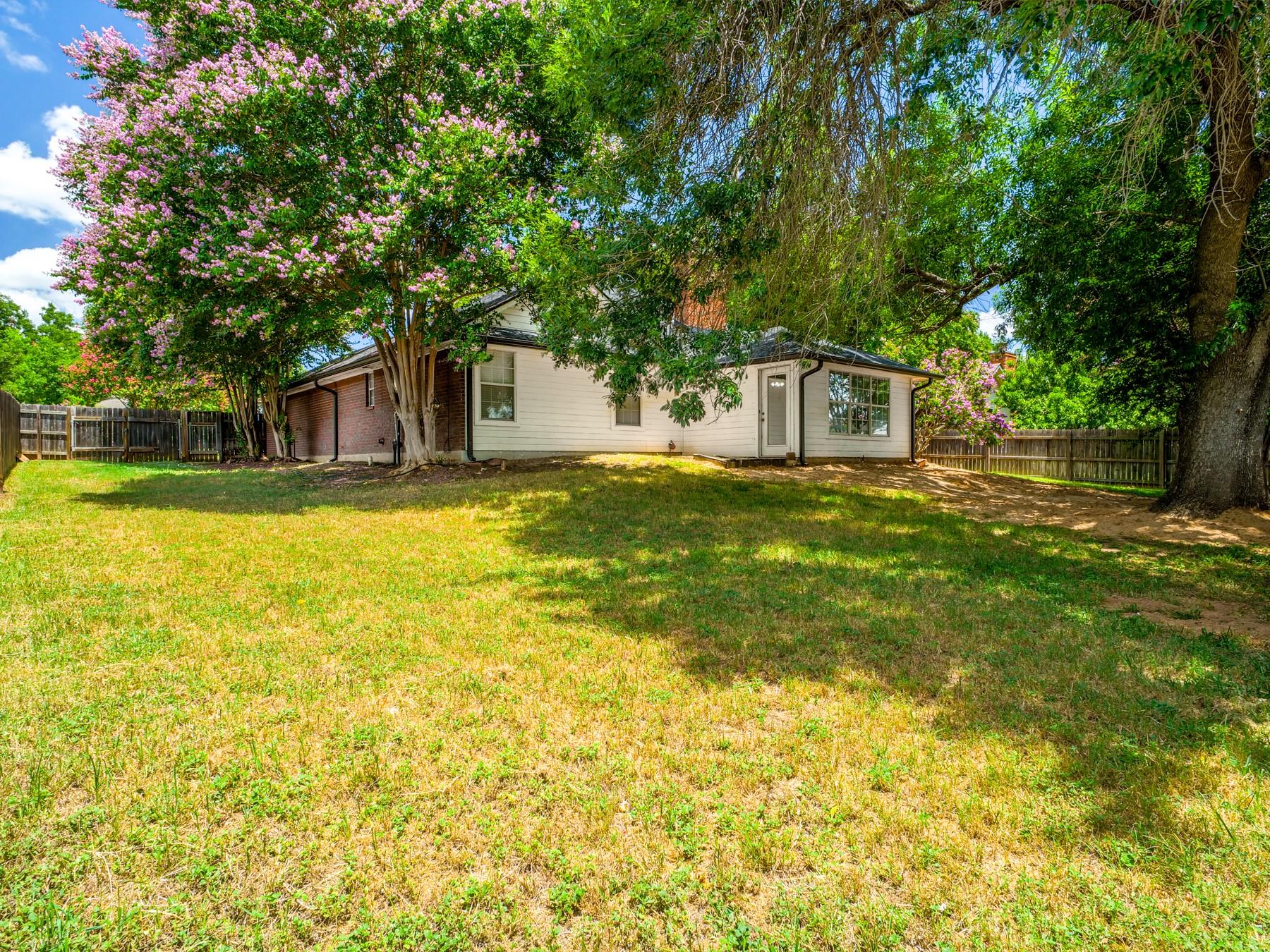 183 Cypress Pt, Meadowlakes, TX 78654