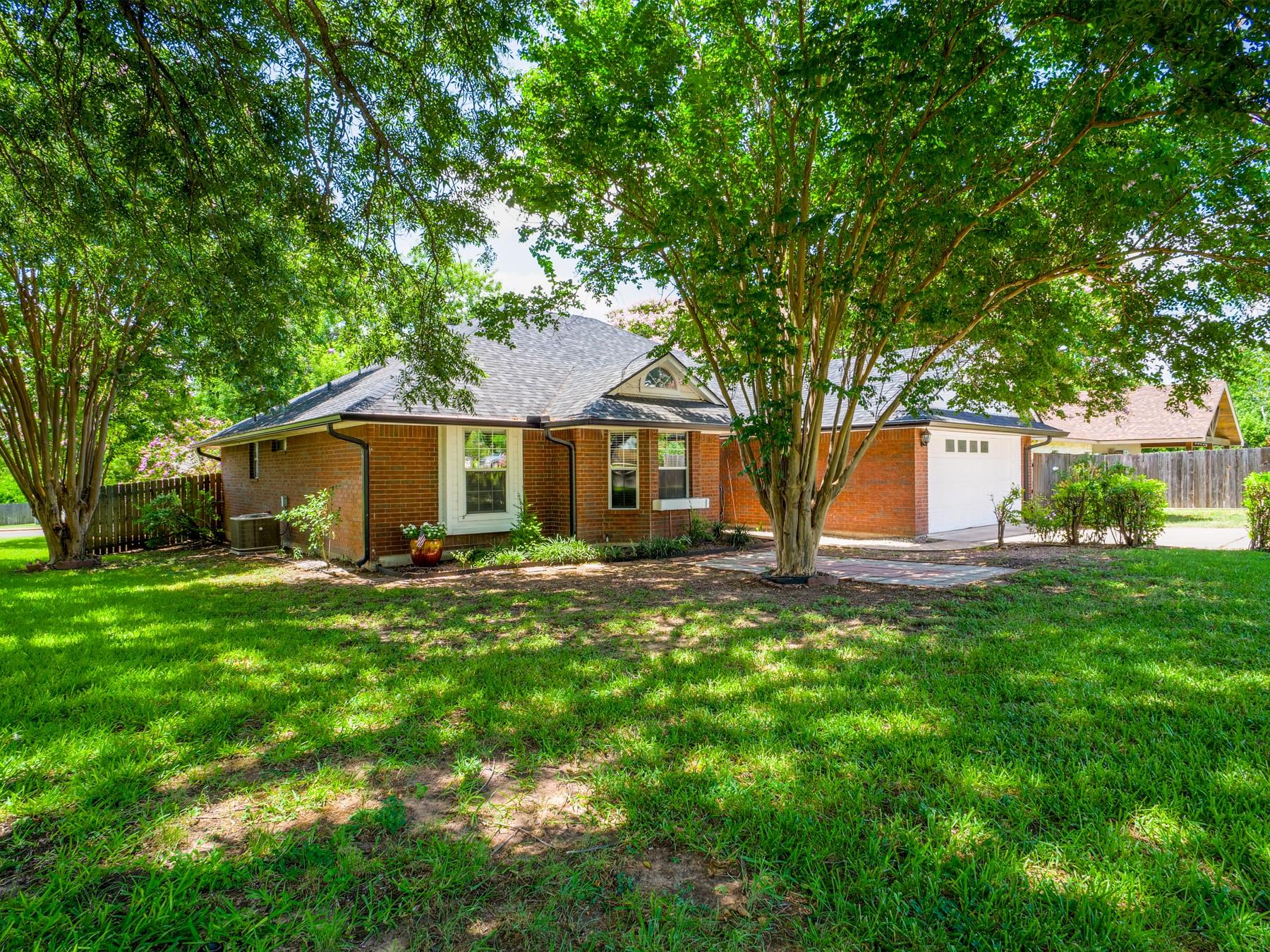 183 Cypress Pt, Meadowlakes, TX 78654
