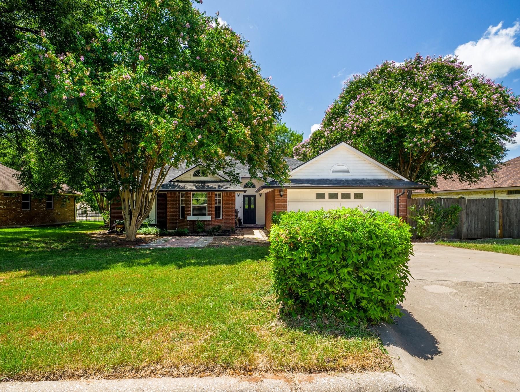 183 Cypress Pt, Meadowlakes, TX 78654