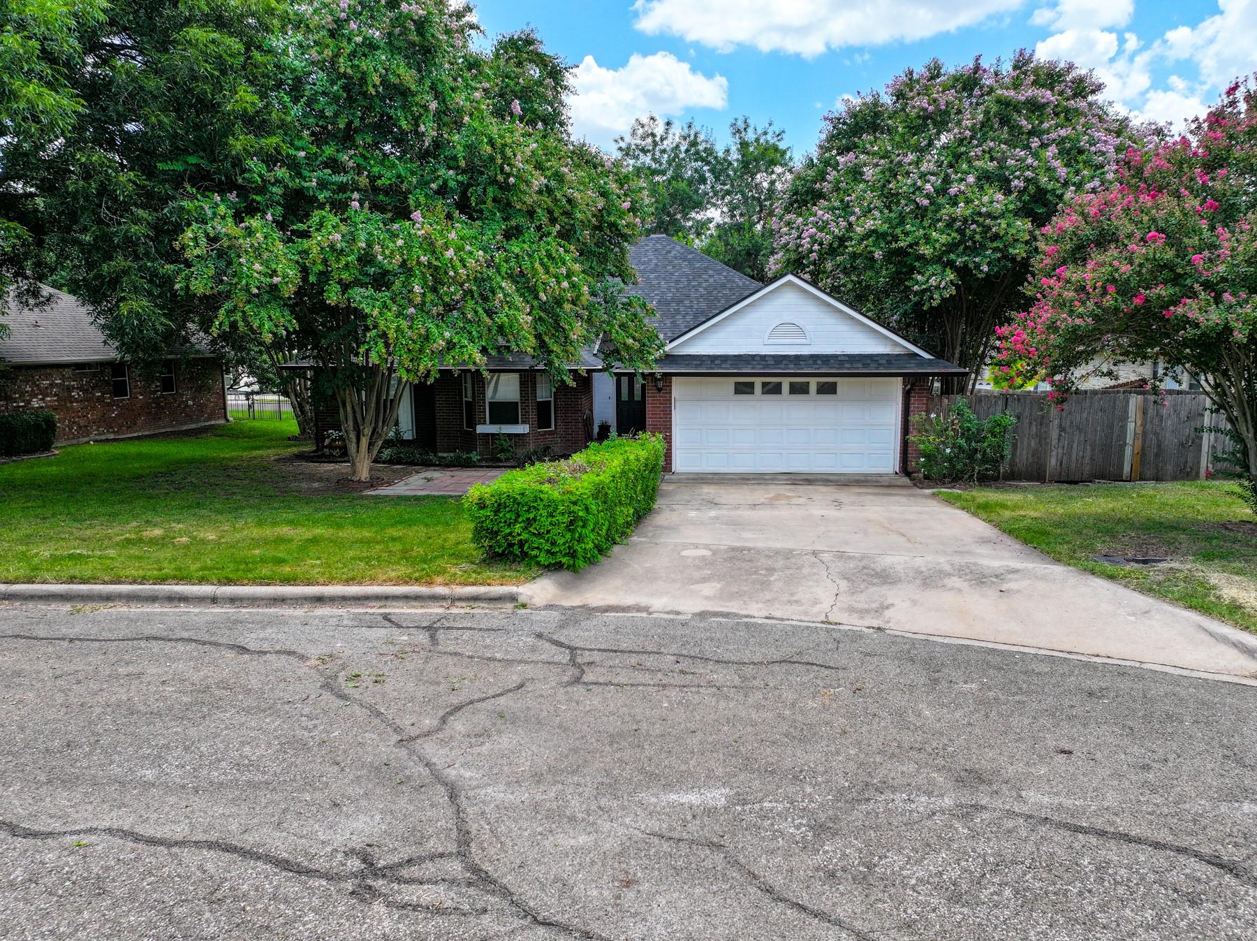 183 Cypress Pt, Meadowlakes, TX 78654