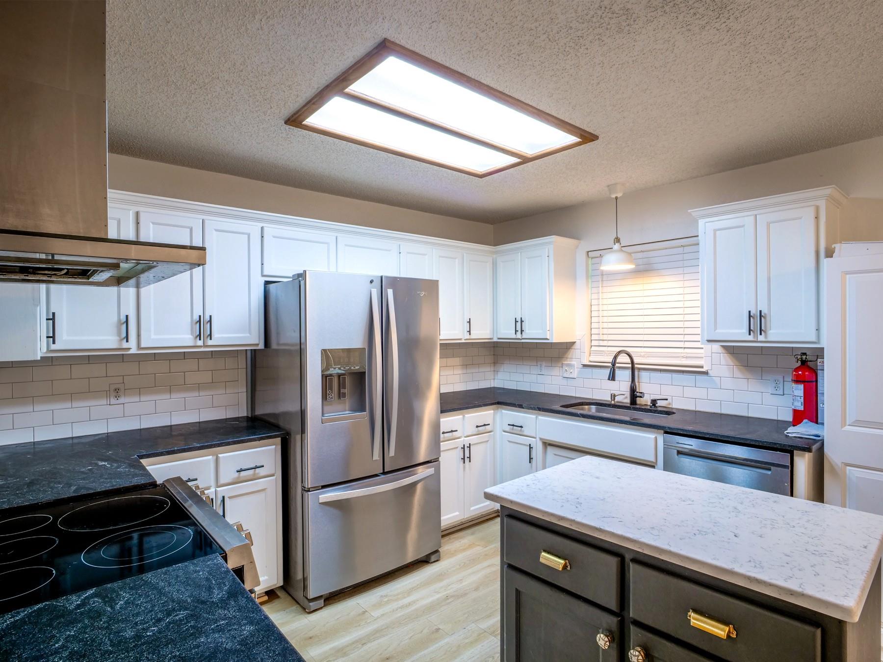 183 Cypress Pt, Meadowlakes, TX 78654